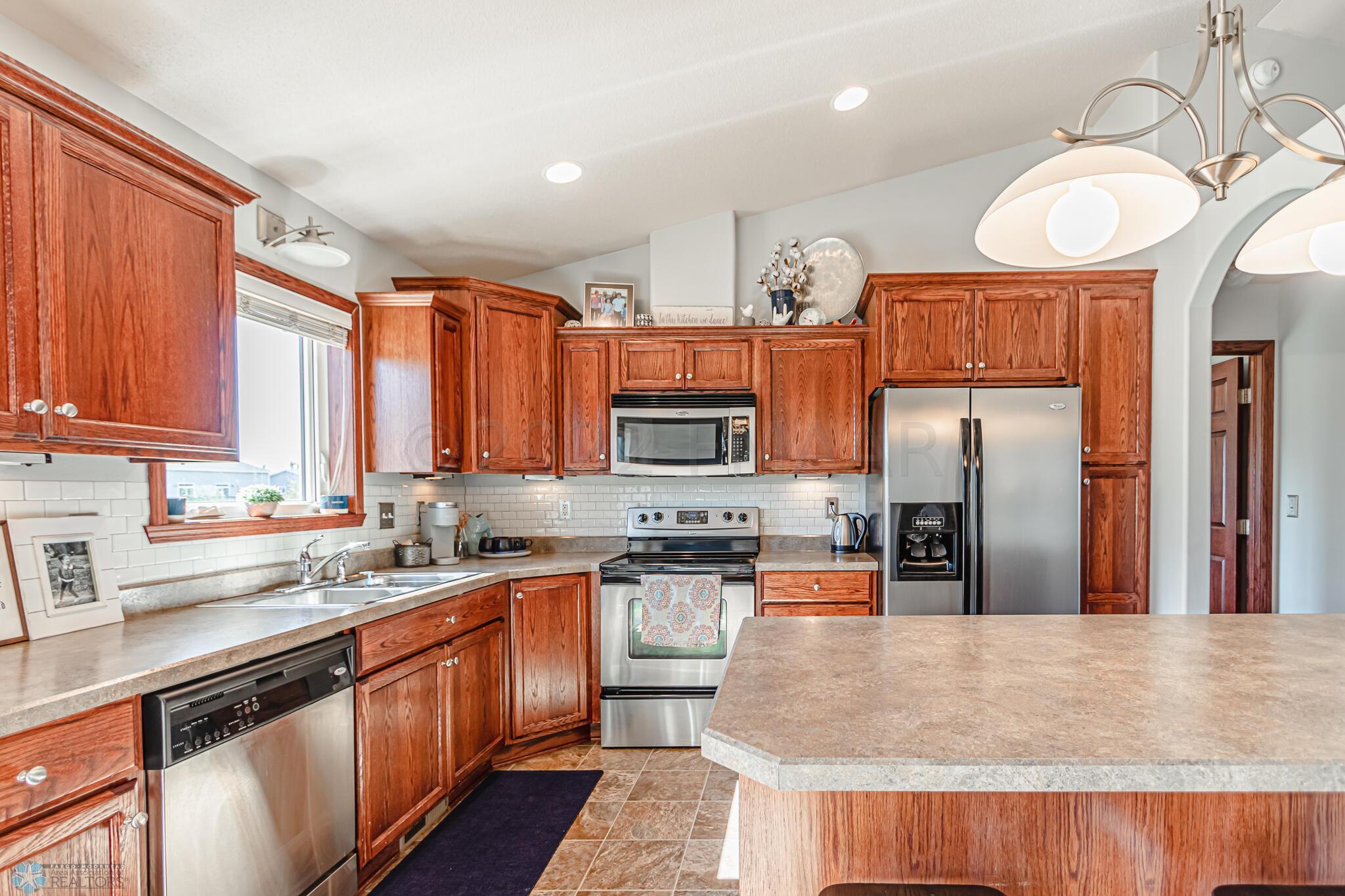 1541 34th Ave S, Moorhead, MN 56560-10