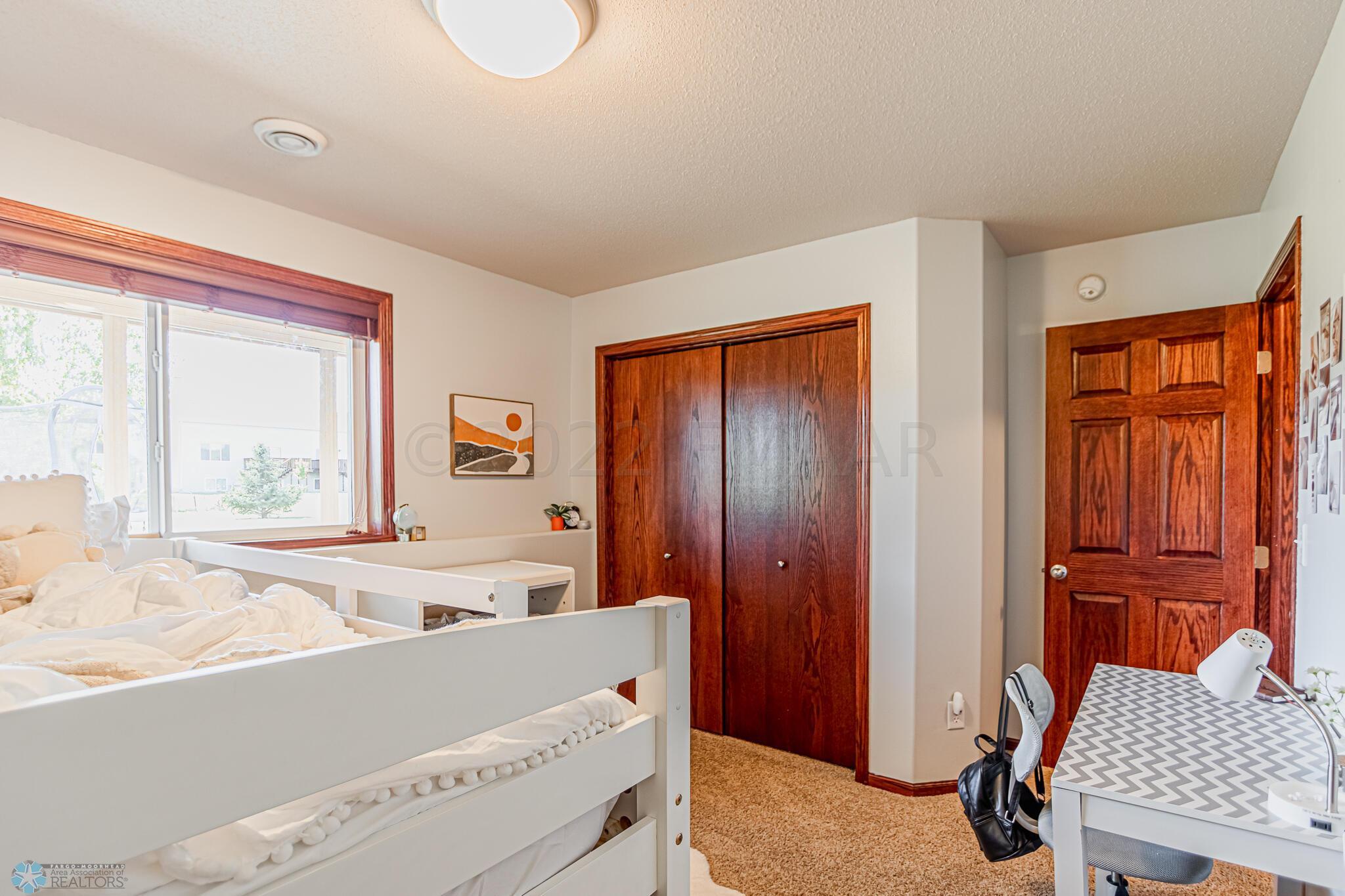 1541 34th Ave S, Moorhead, MN 56560-21