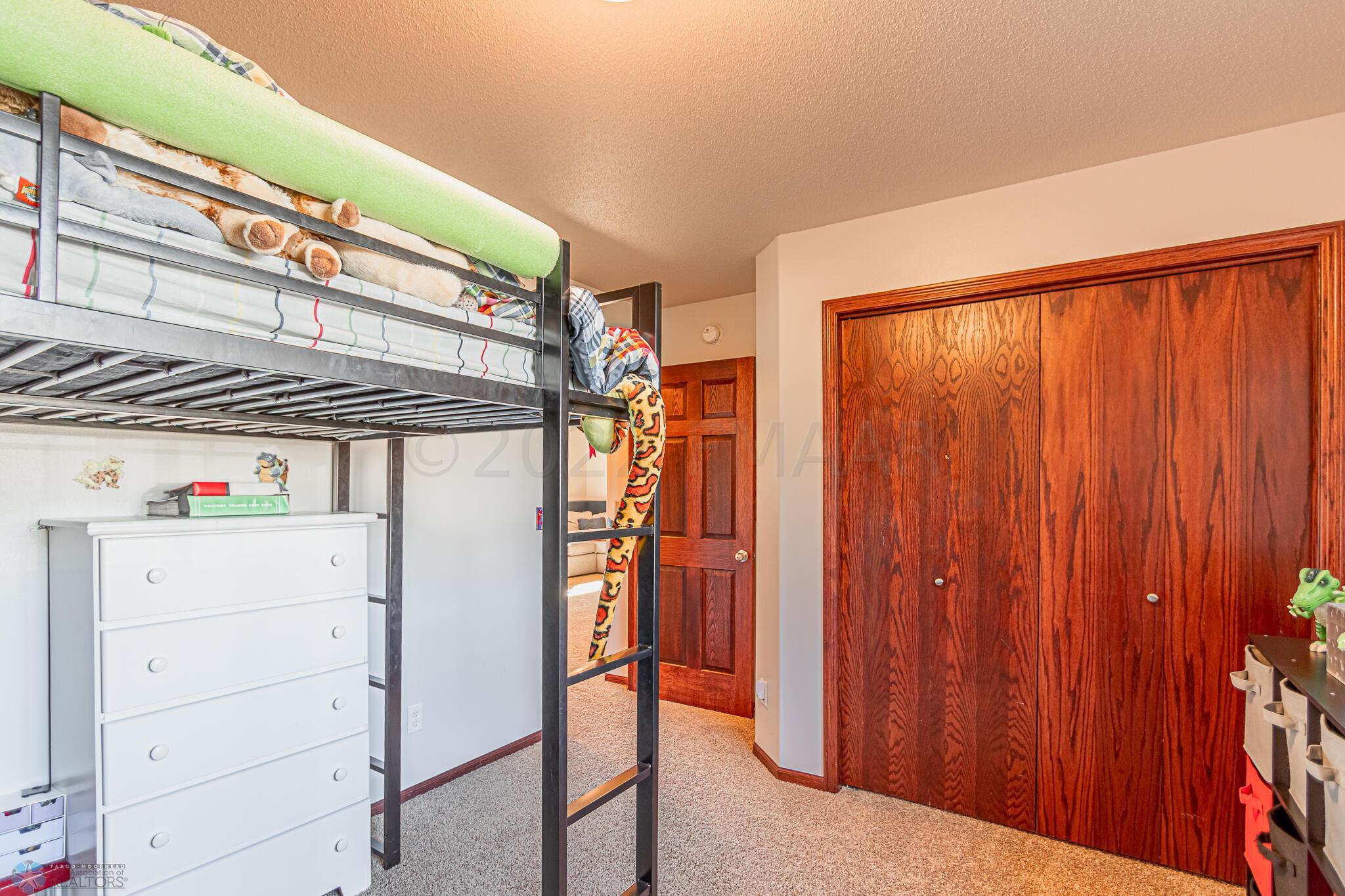 1541 34th Ave S, Moorhead, MN 56560-23