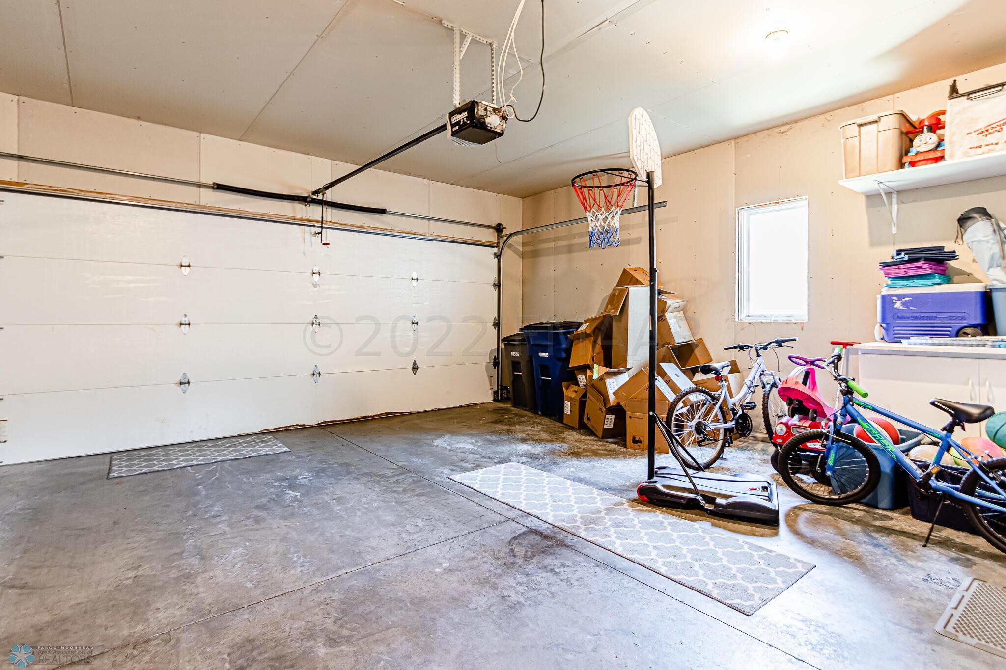 1541 34th Ave S, Moorhead, MN 56560-25