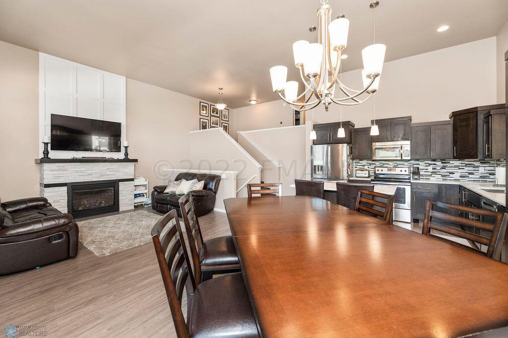 Open floor plan w/ high ceilings