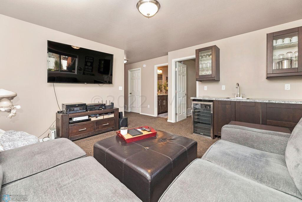 Family room + wet bar space