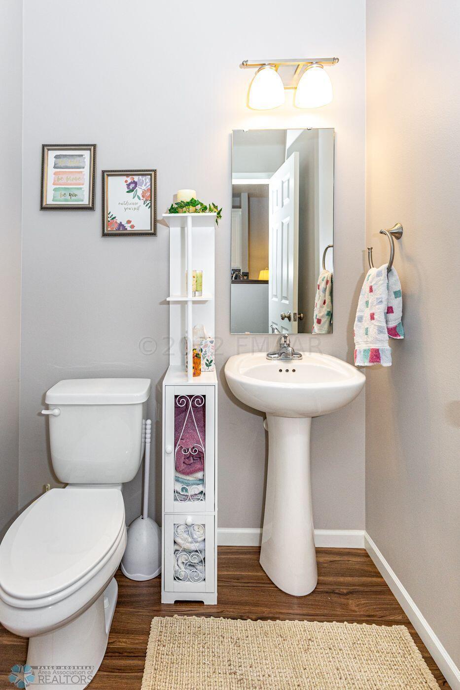 Guest 1/2 Bath