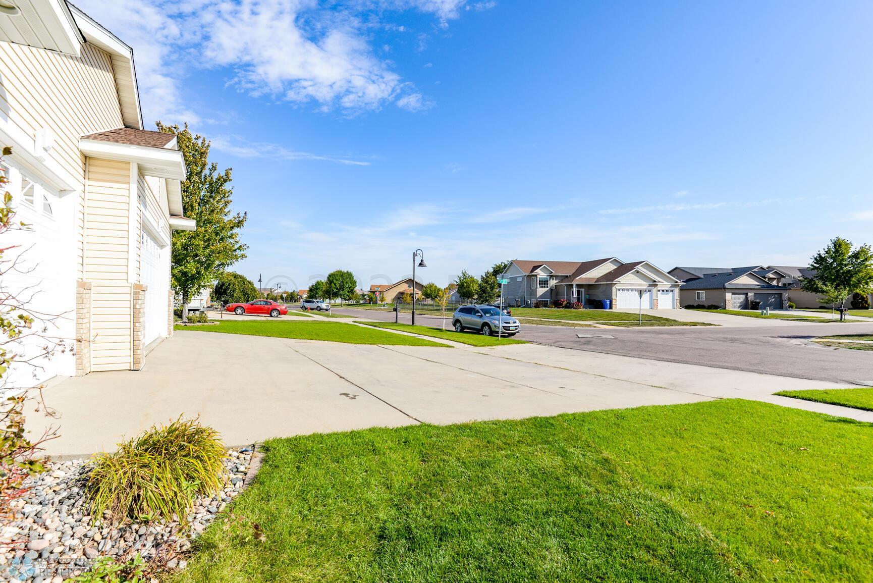 Driveway/Neighborhood