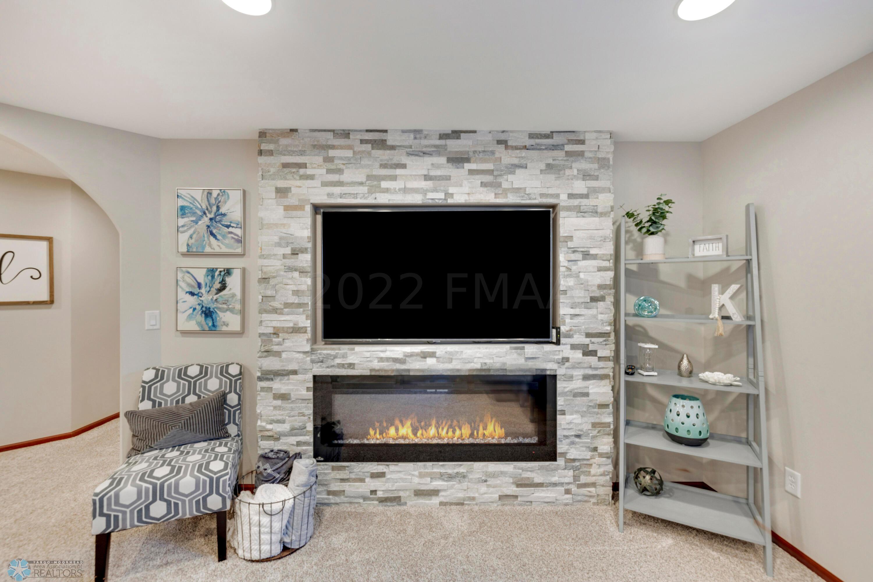 Amdak_1824 36th St S Moorhead__43