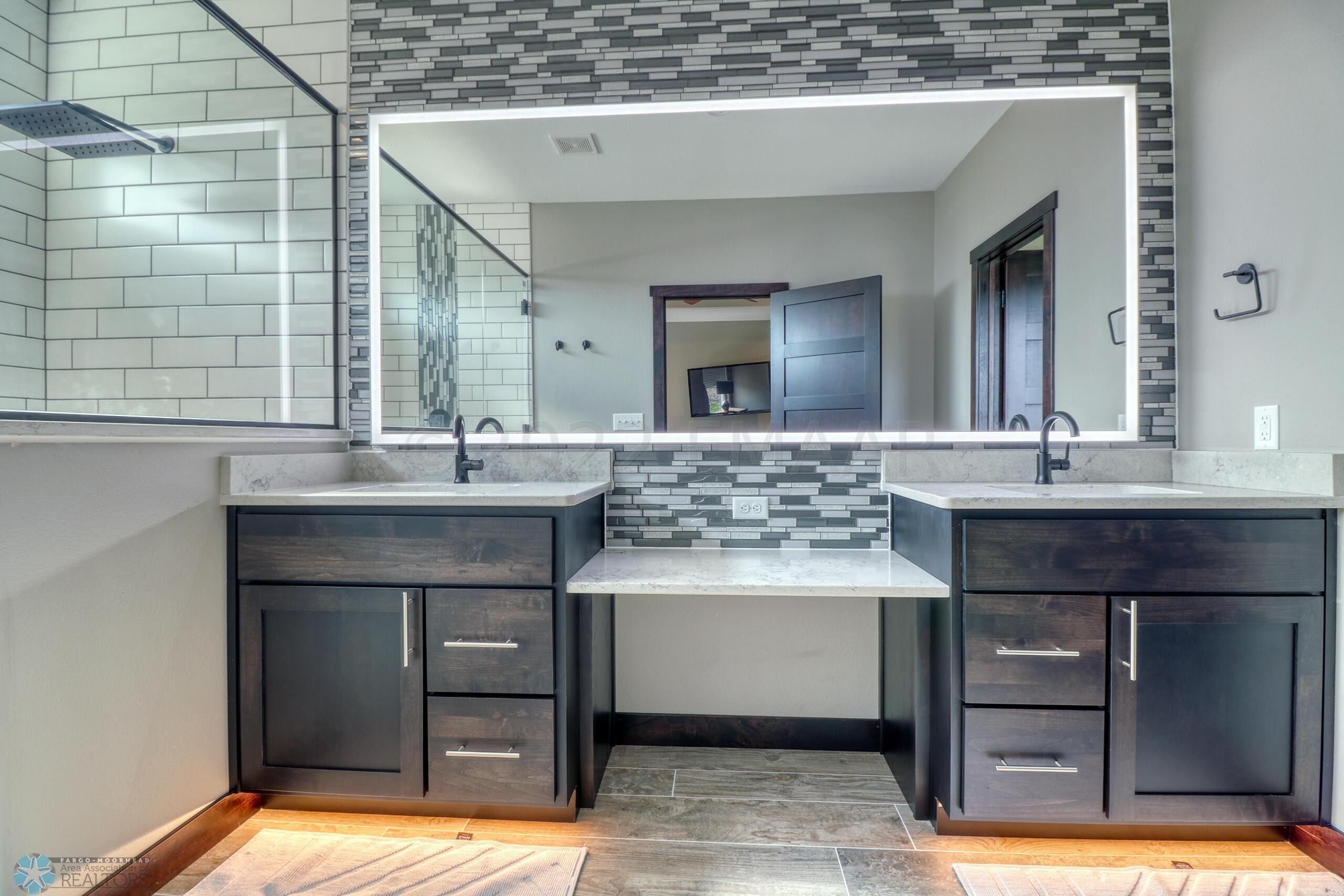 Master Bathroom1_2