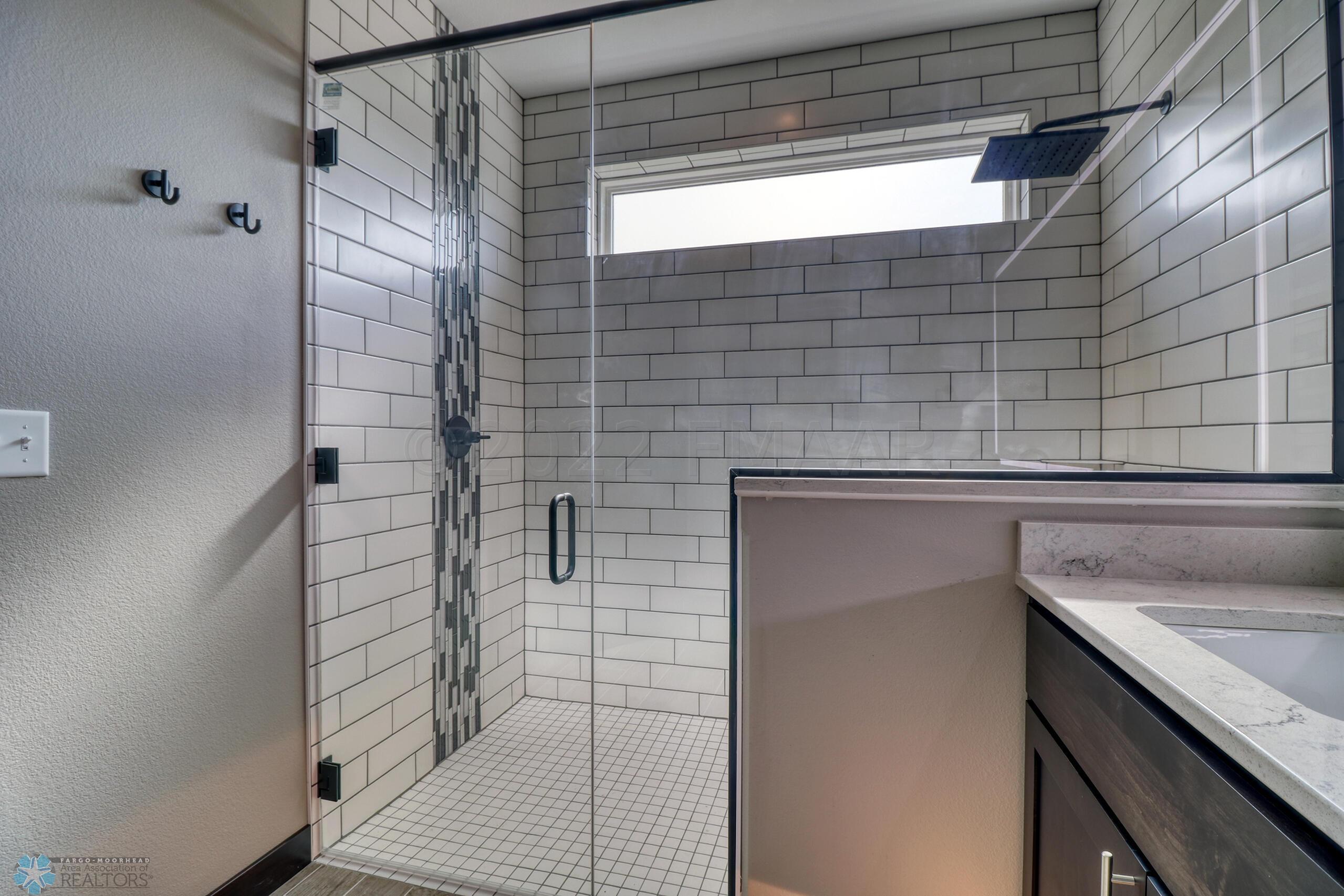 Master Bathroom1_3