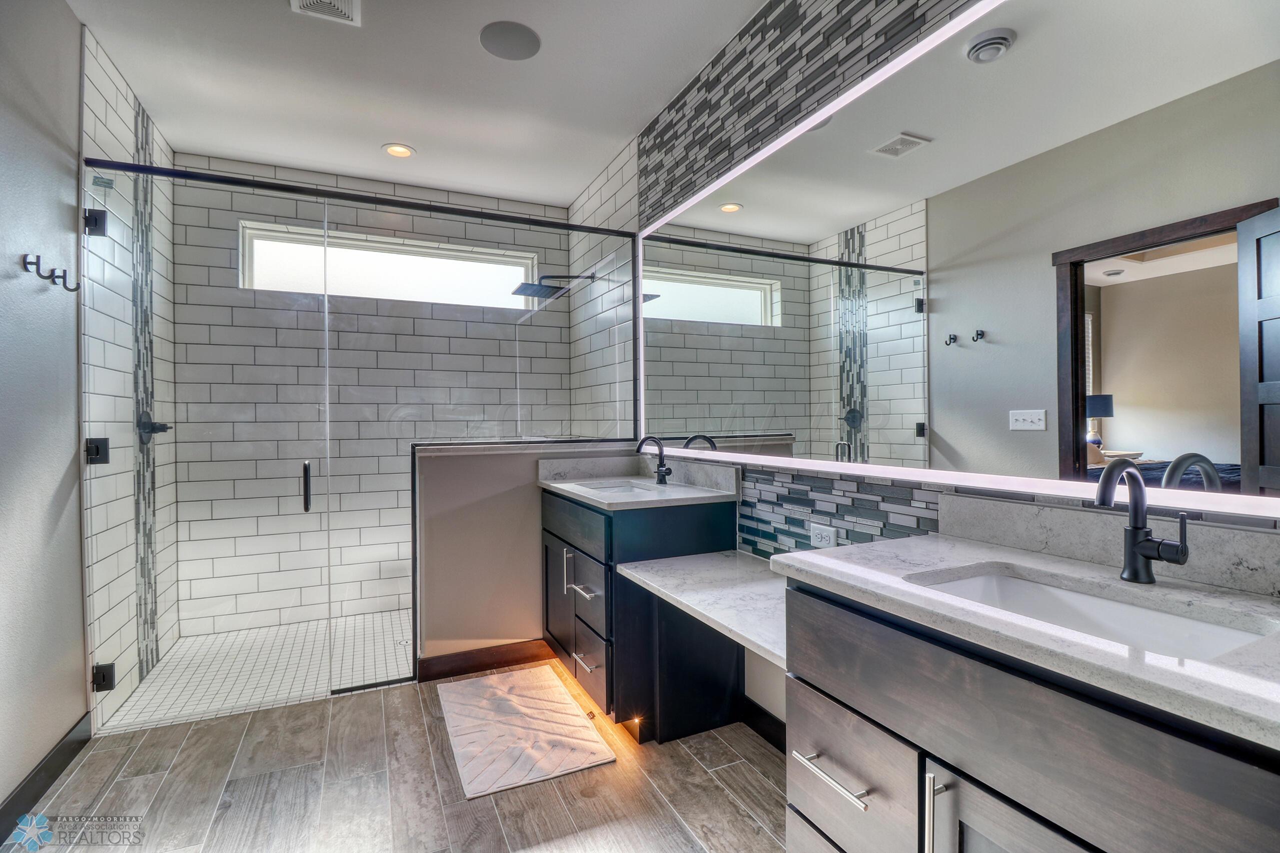 Master Bathroom1_0