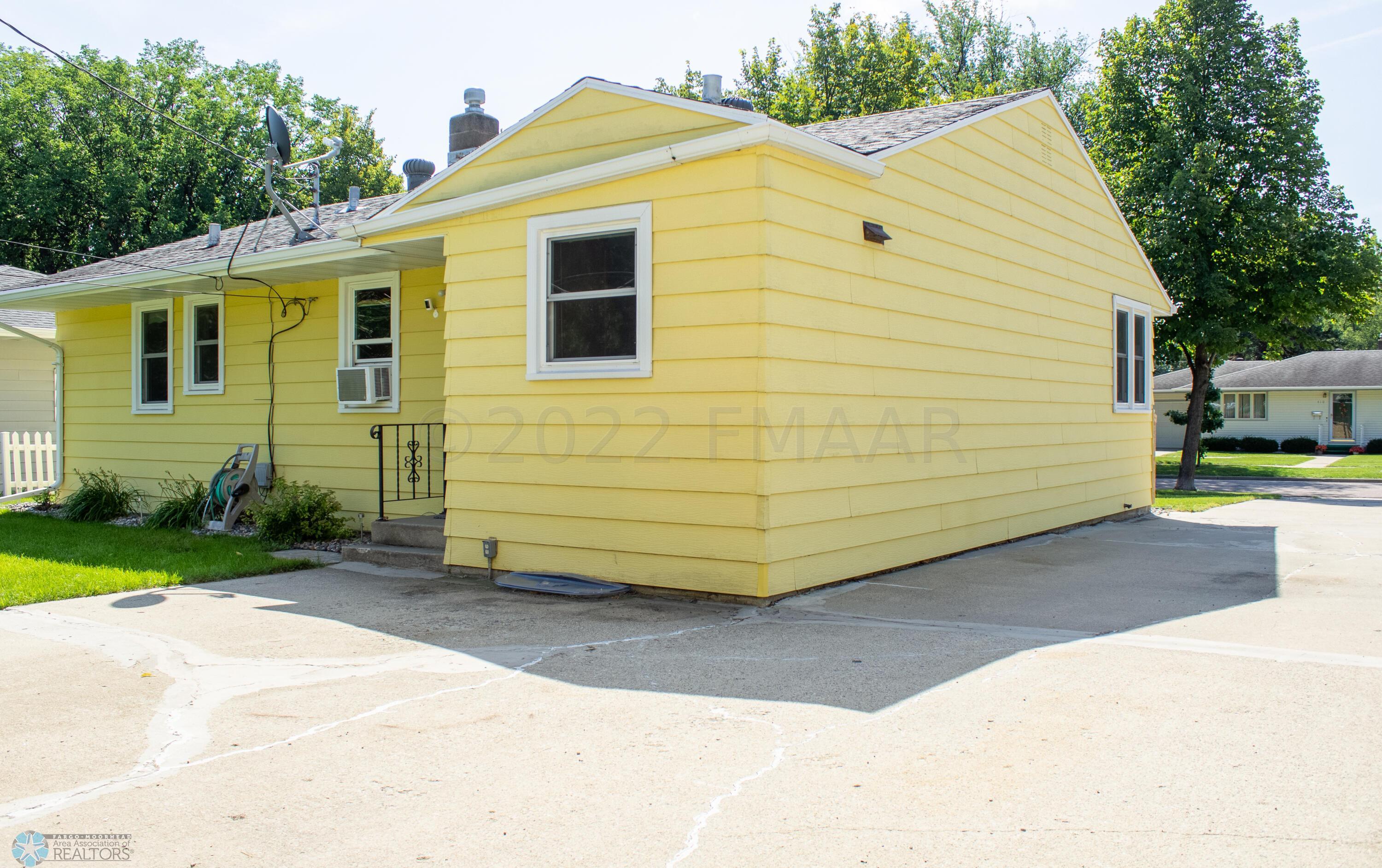 409_24th_Ave_N-2