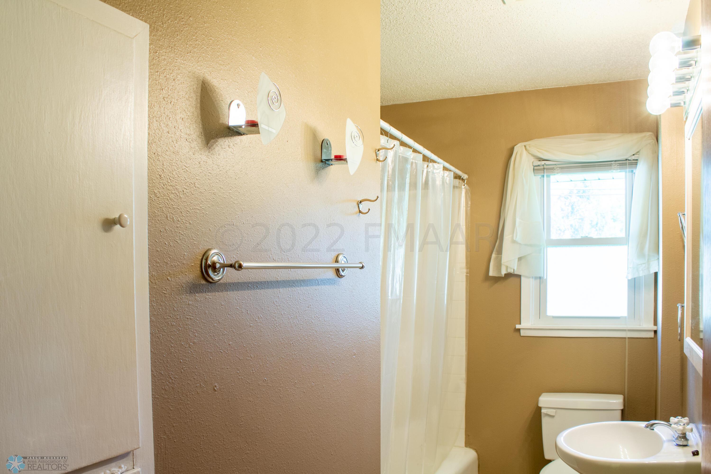 409_24th_Ave_N-13