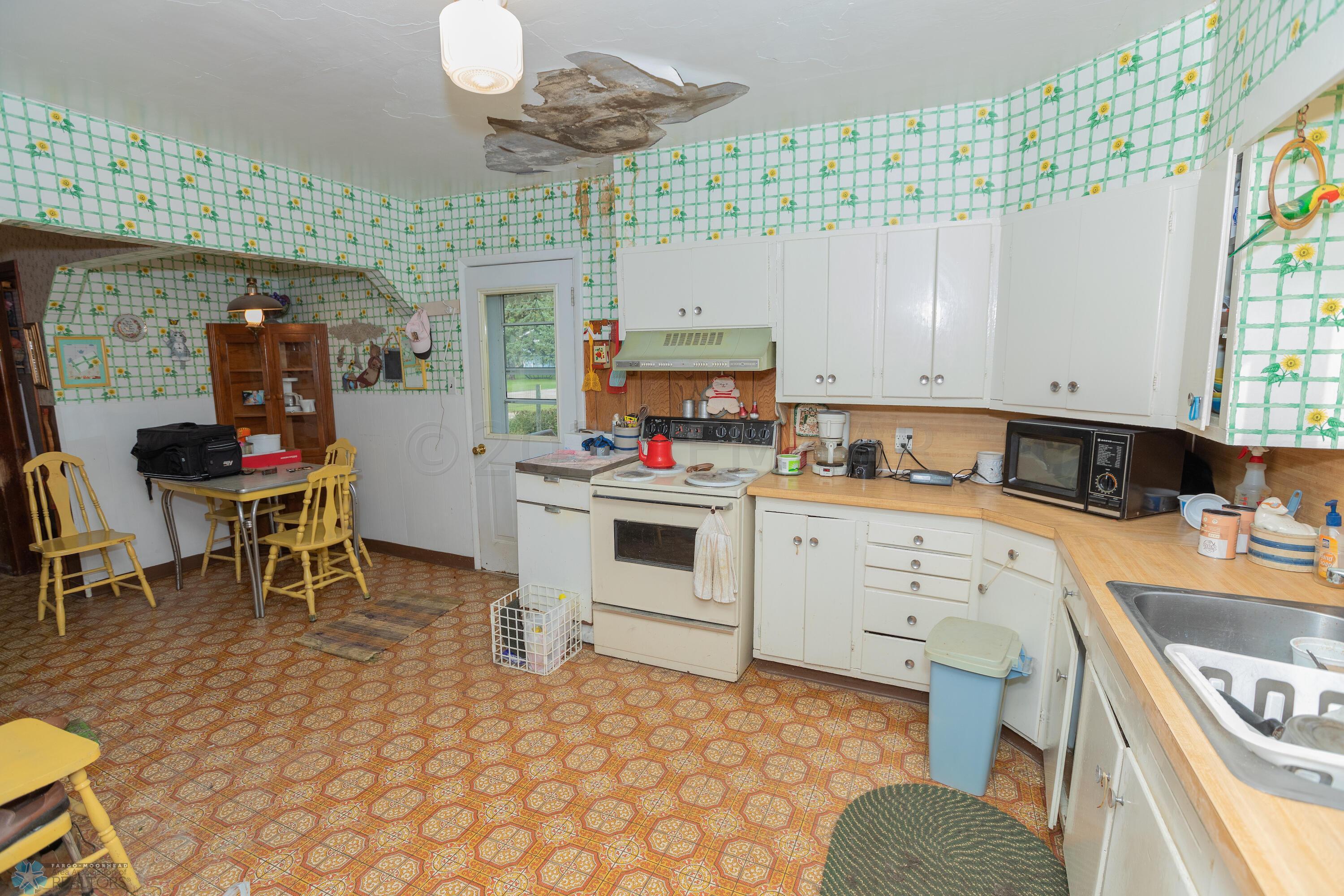 401 kitchen dining