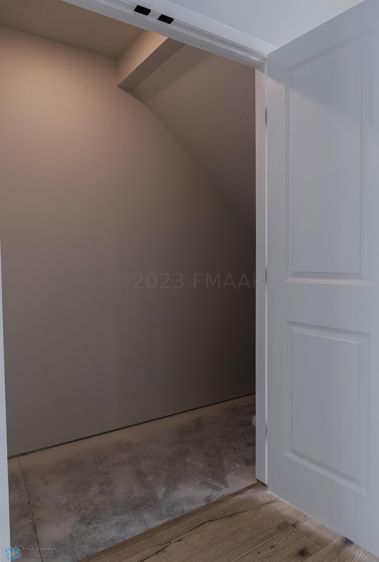 _A0A1707-2-HDR