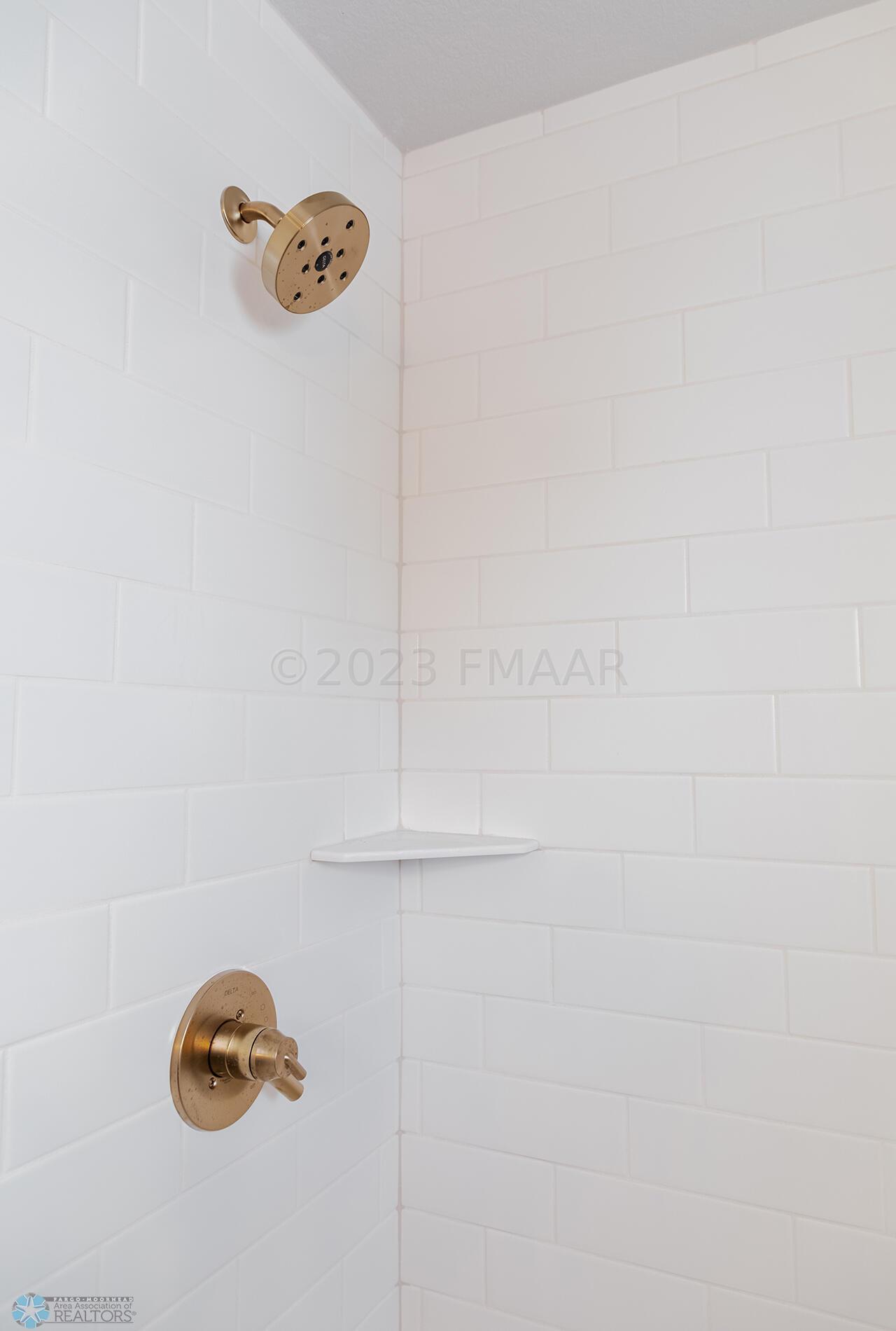 _A0A1826-2-HDR