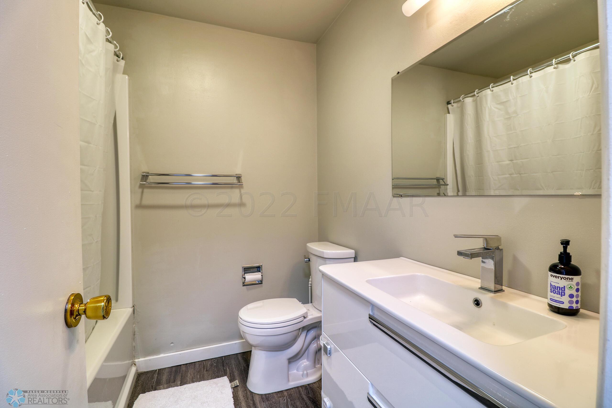 Upstairs Bathroom1_1