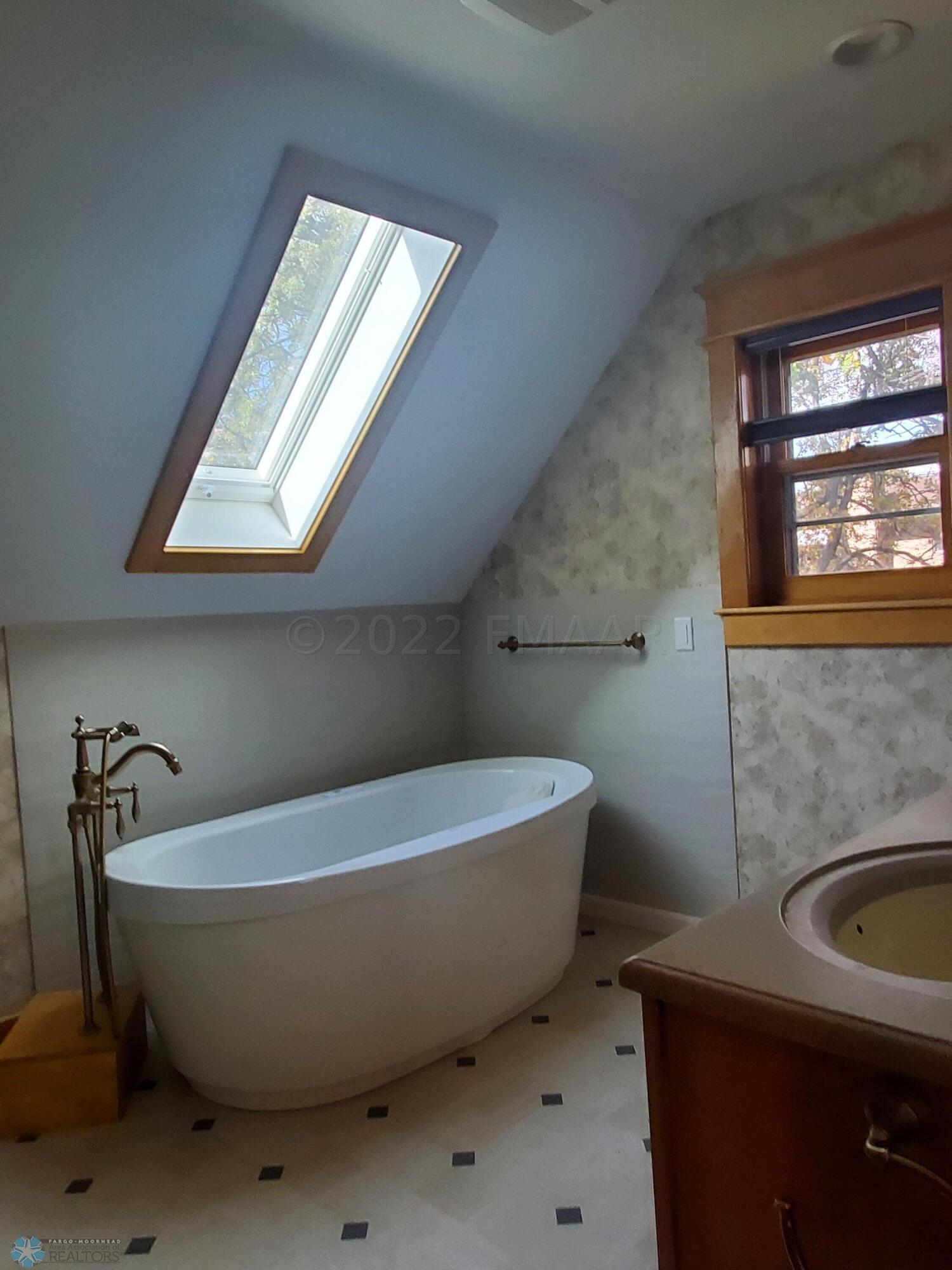 Jetted tub