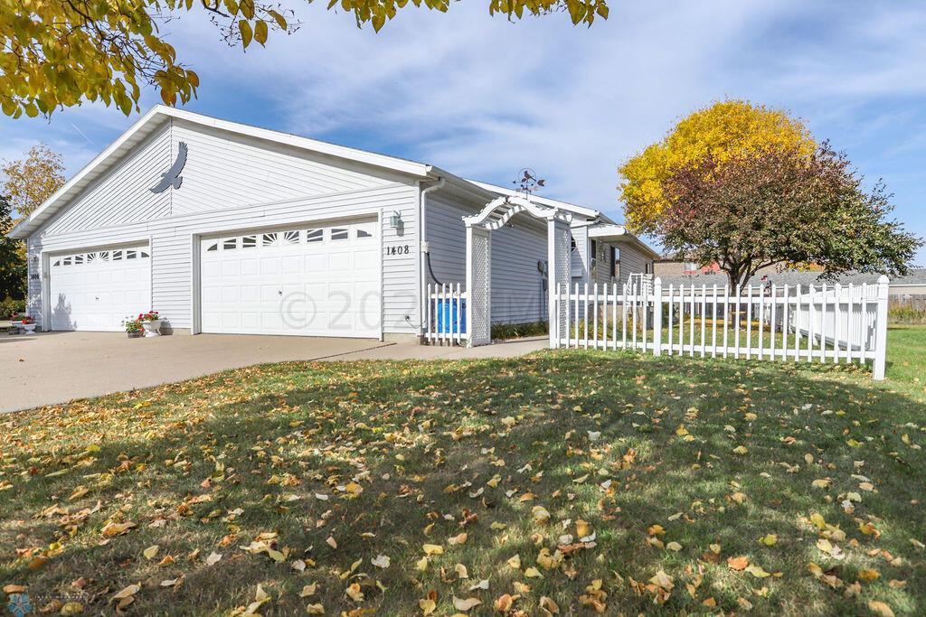 1408 14 1/2 Ave E, West Fargo