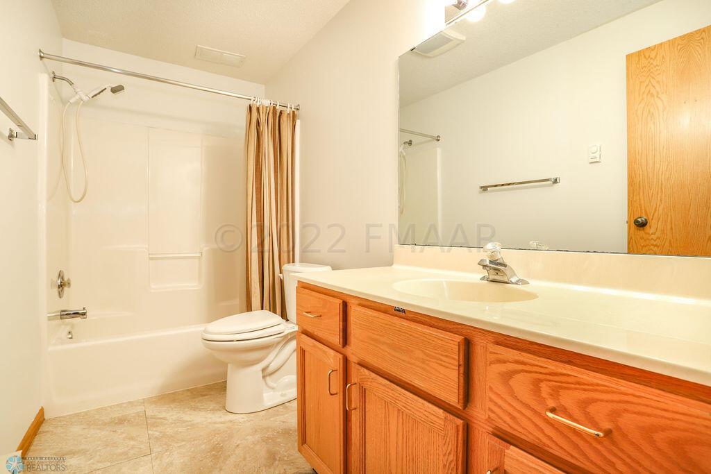 1408 14 1/2 Ave E, West Fargo