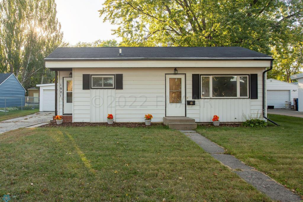 1021 17 Street S, Fargo, ND 58103