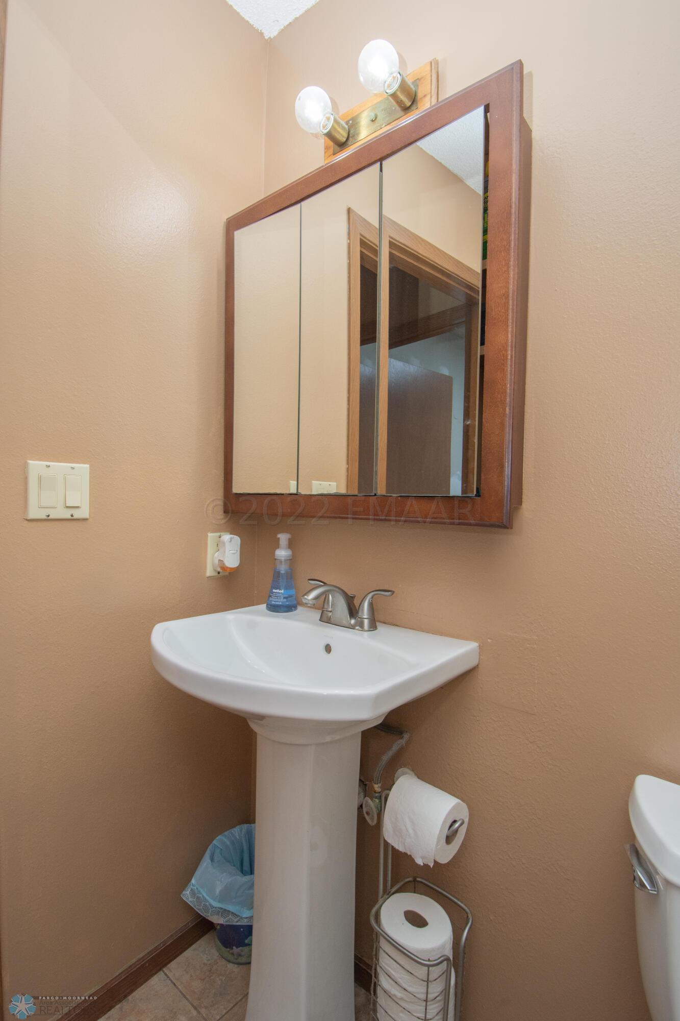 Downstairs Bathroom2