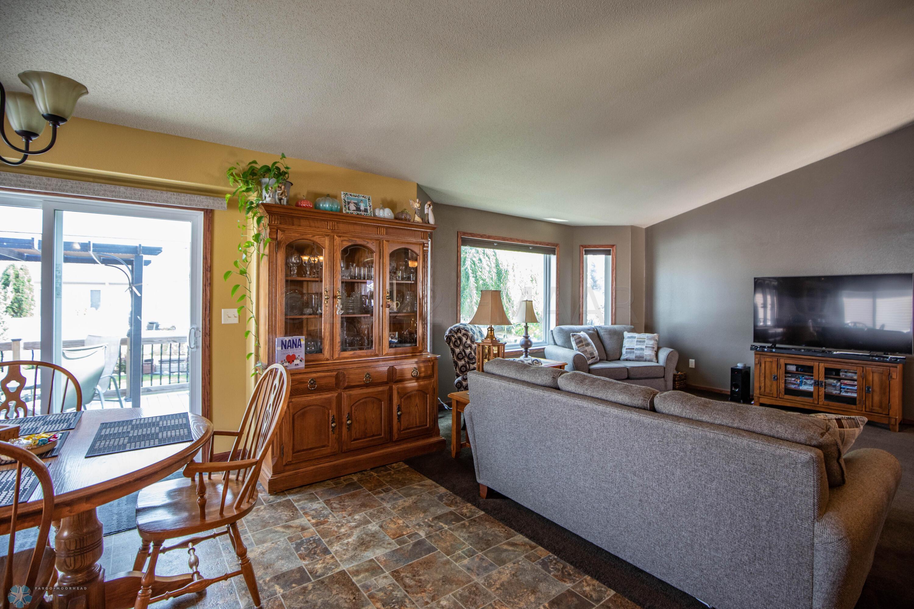 Living Room / Dining