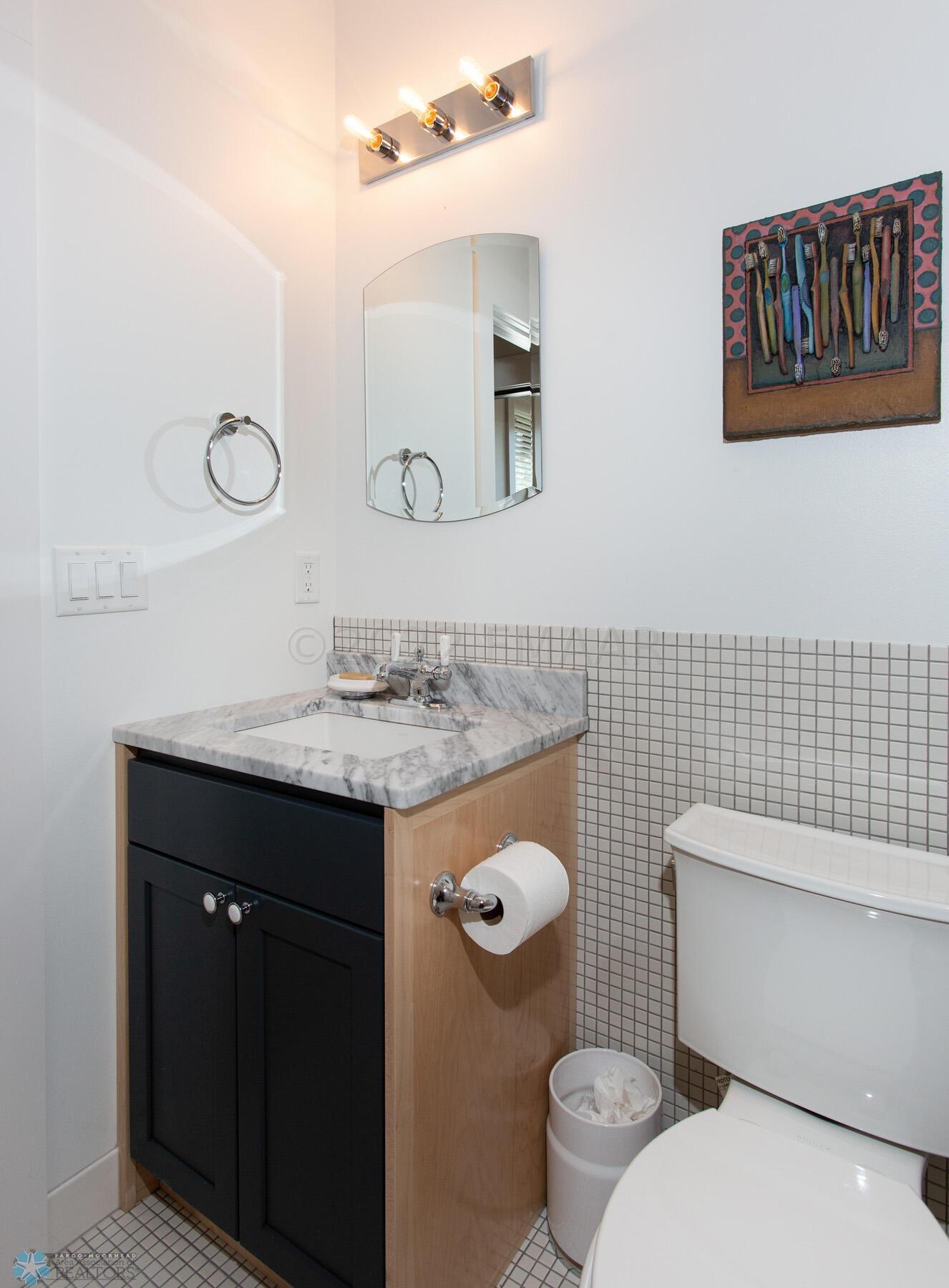 Full guest bath