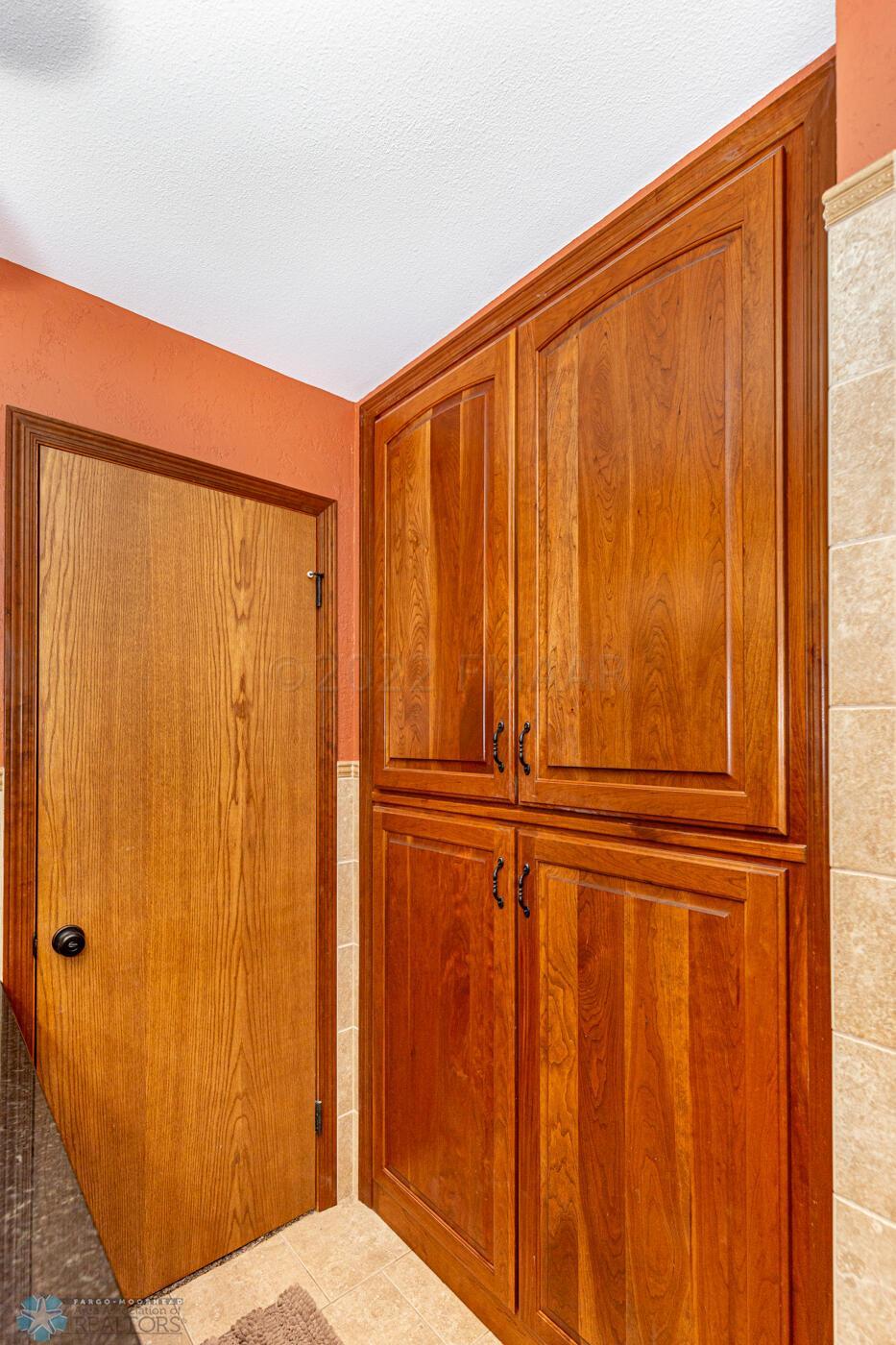 Bathroom 1 Storage