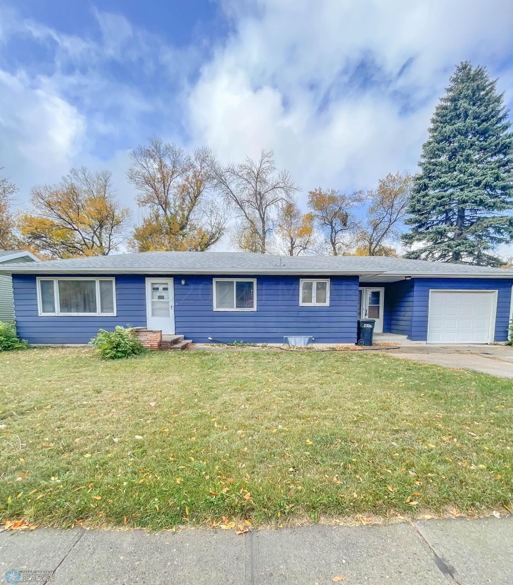 702 Elm St, West Fargo