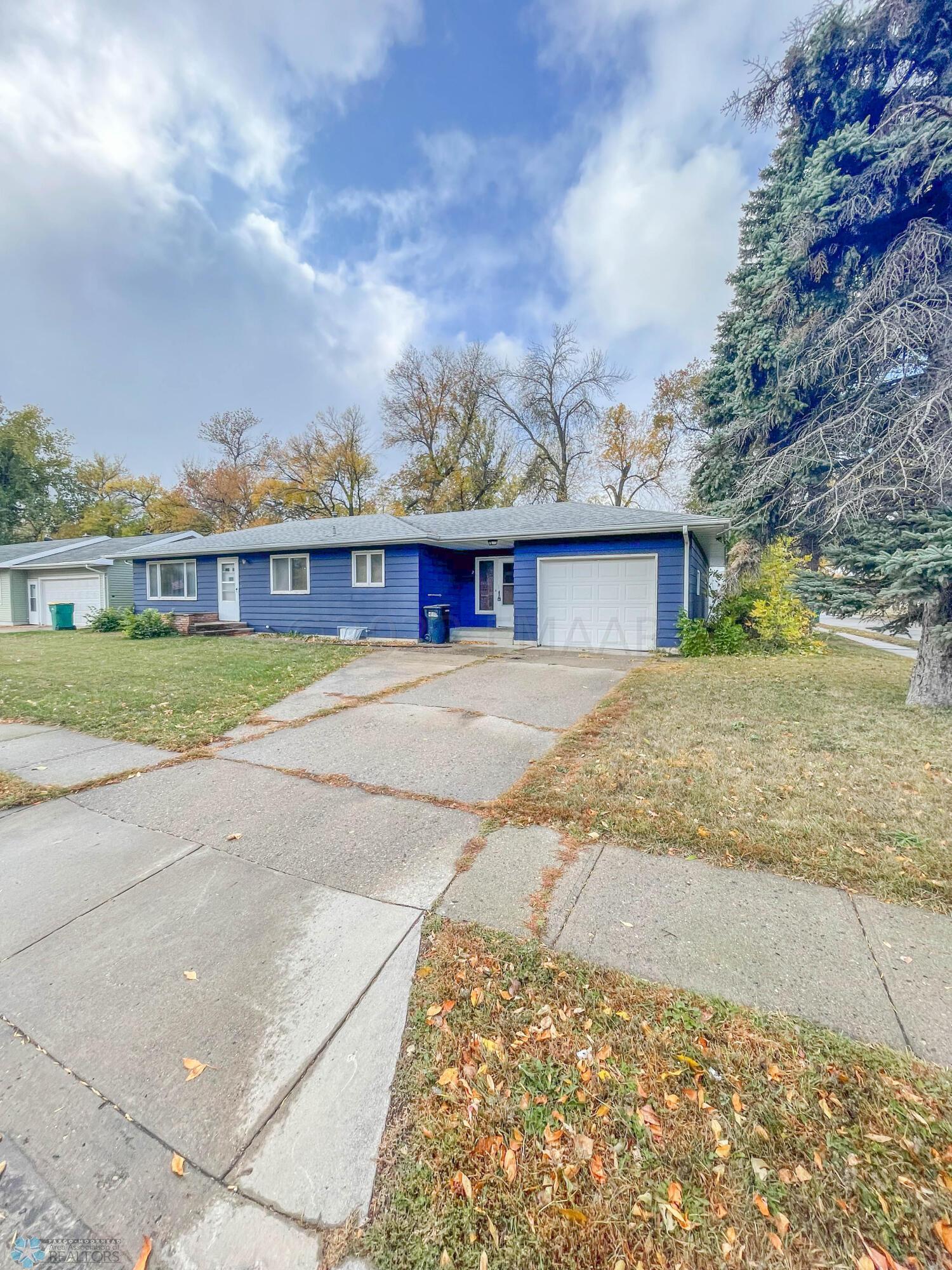 702 Elm St, West Fargo