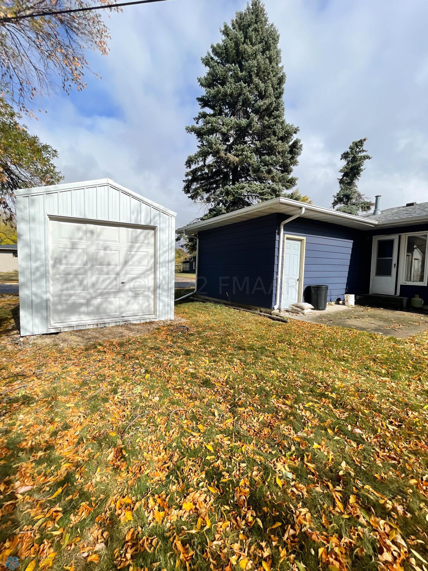702 Elm St, West Fargo