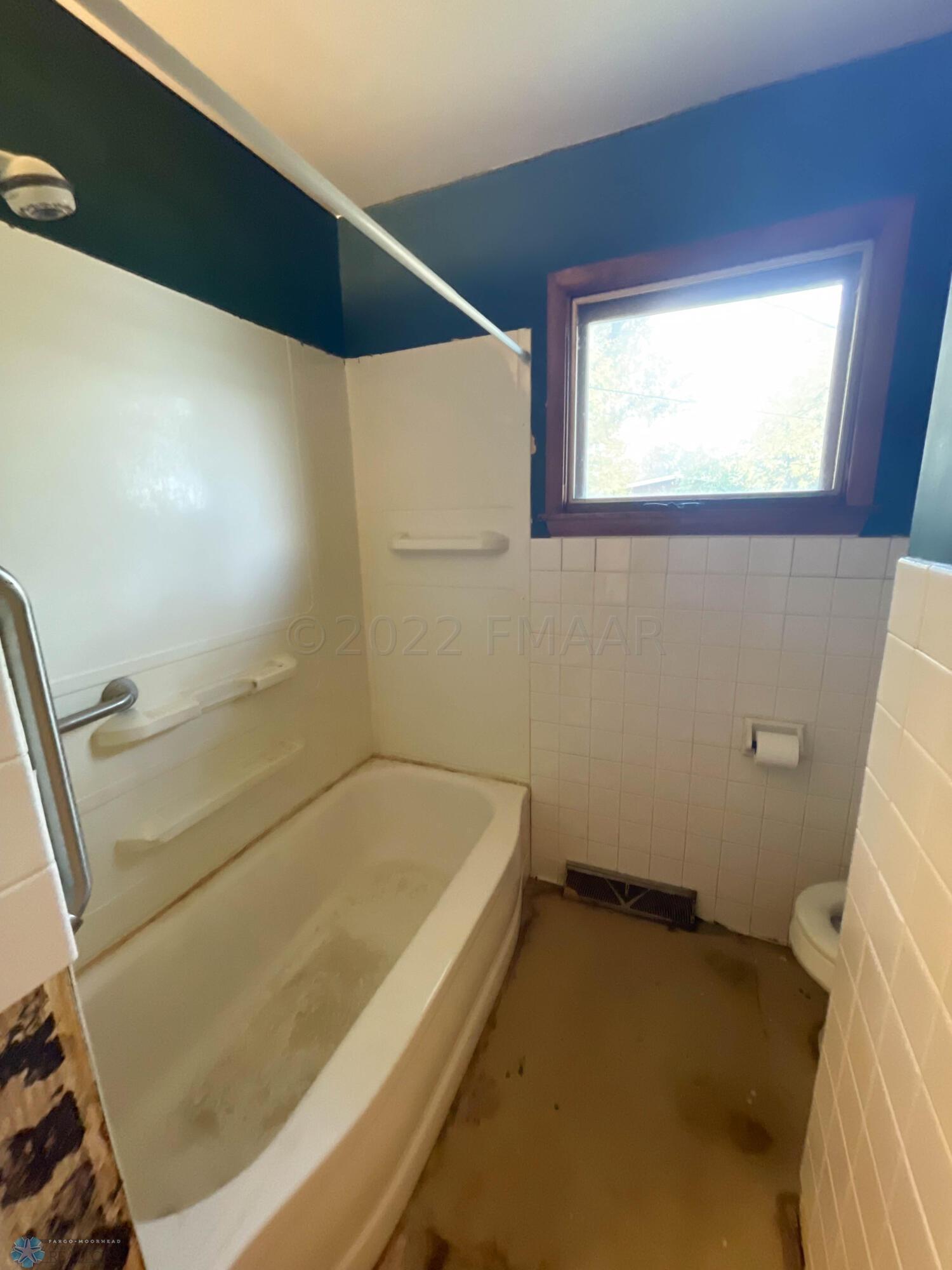 702 Elm St, West Fargo