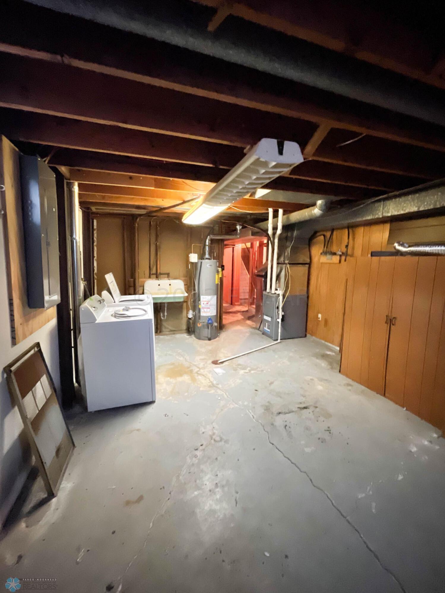 702 Elm St, West Fargo