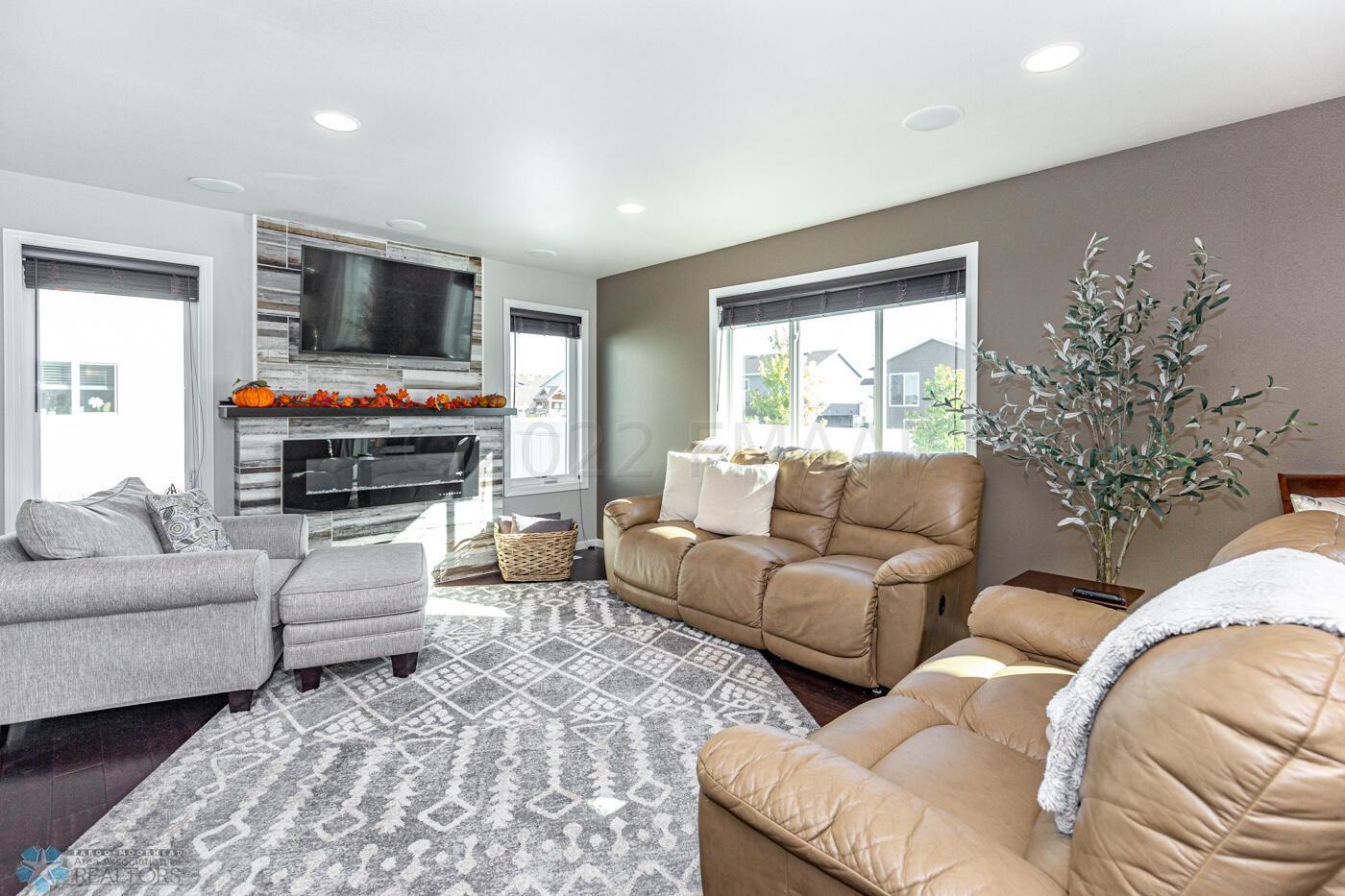 MAIN FLOOR LIVING ROOM