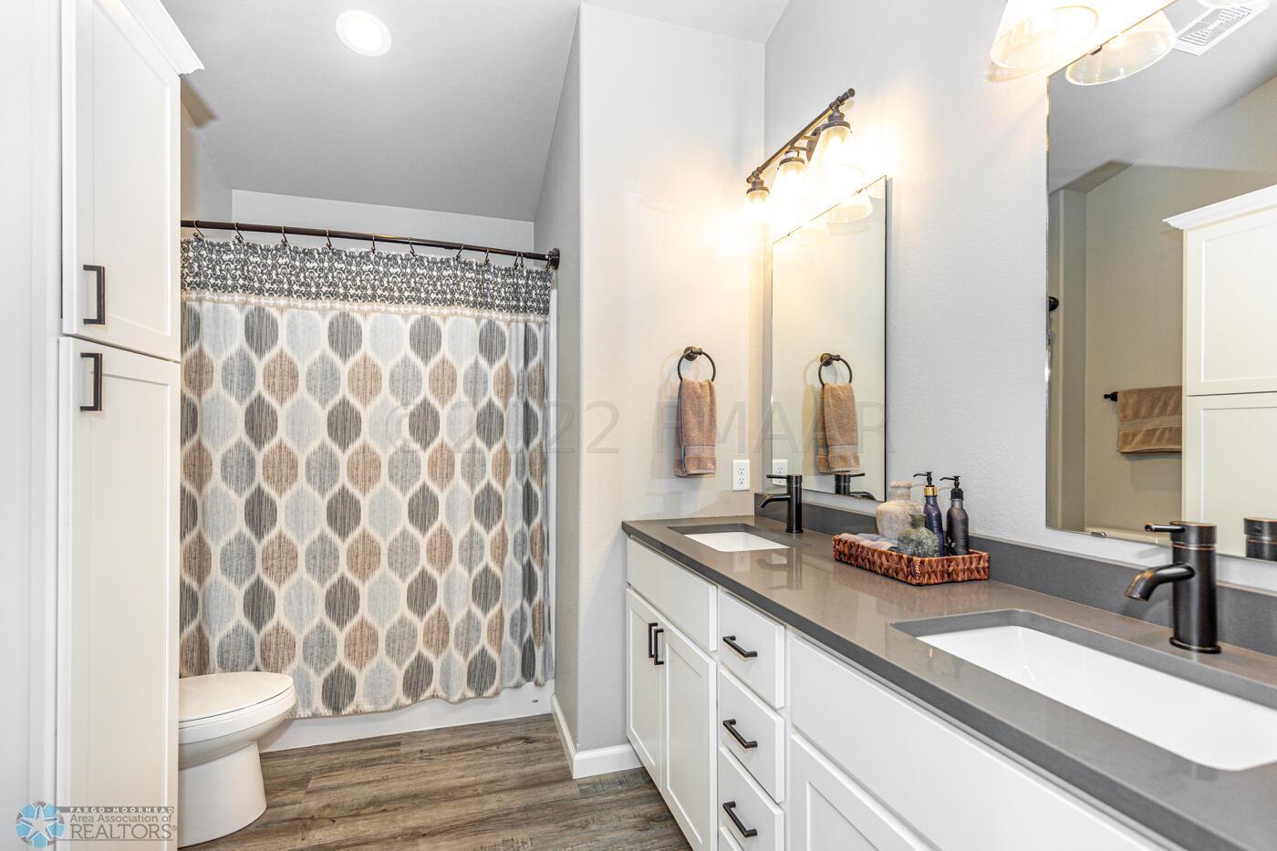 Upper level bath