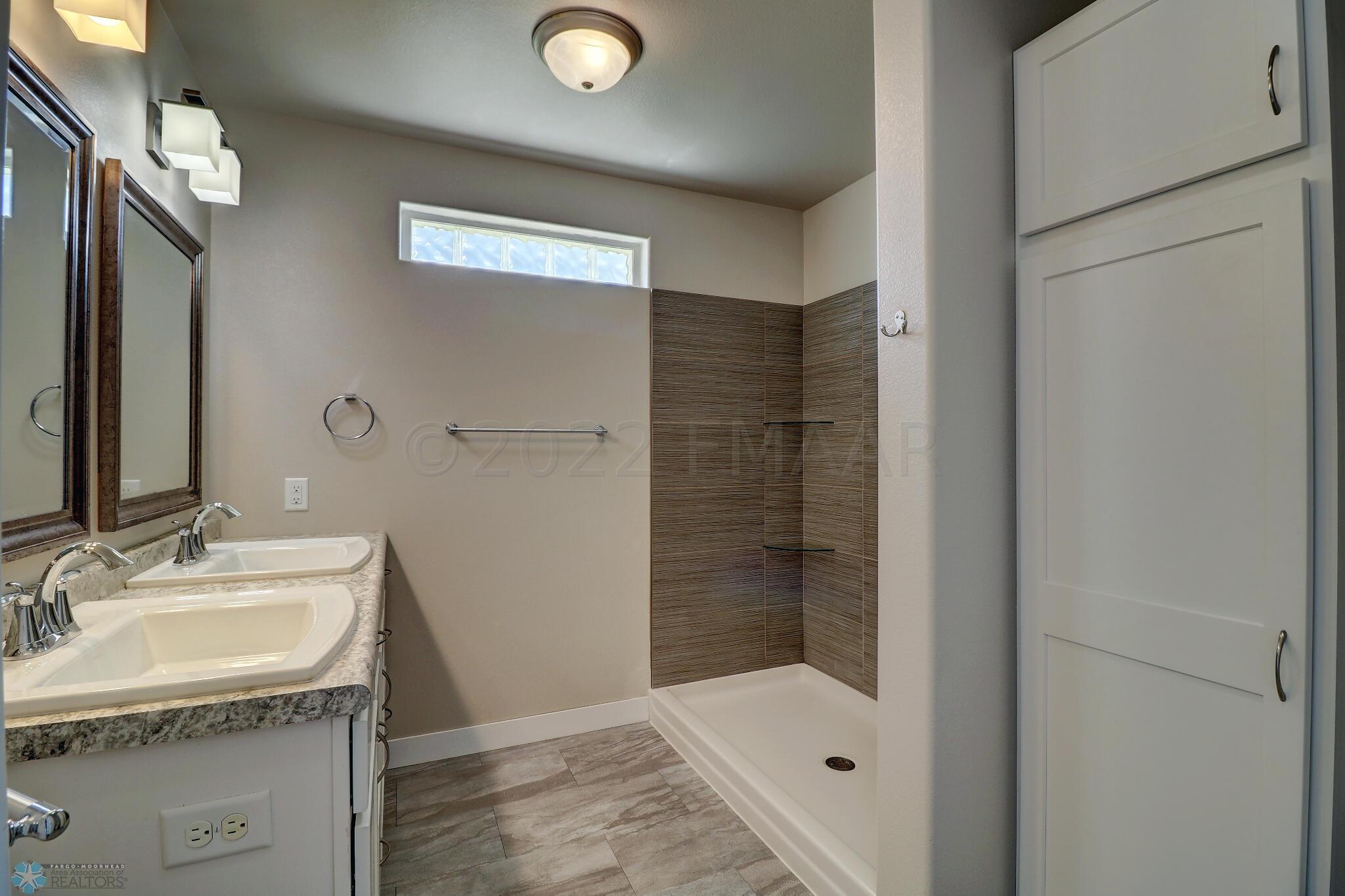 Master Bathroom1_0