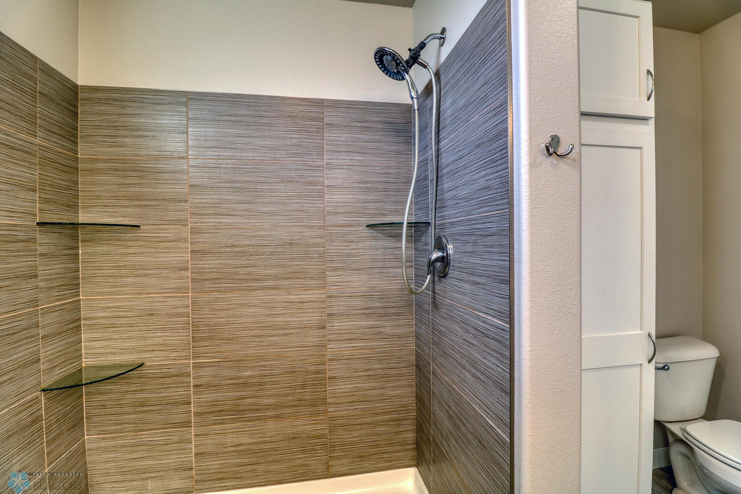 Master Bathroom1_2