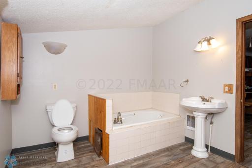 Photo for 352 8TH Avenue N, Casselton, ND 58012 - Listing #7421801 352 8TH Avenue N, Casselton, ND 58012