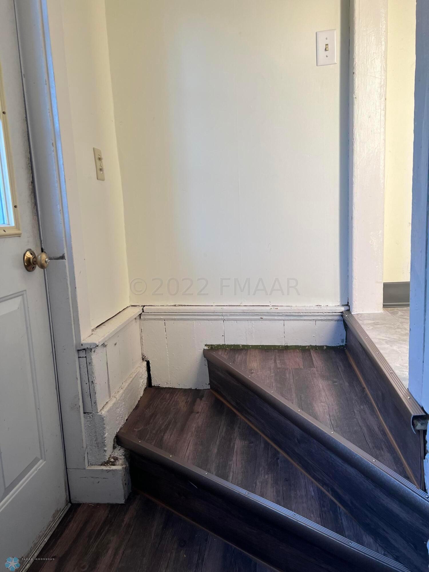 Side enter to kitchen