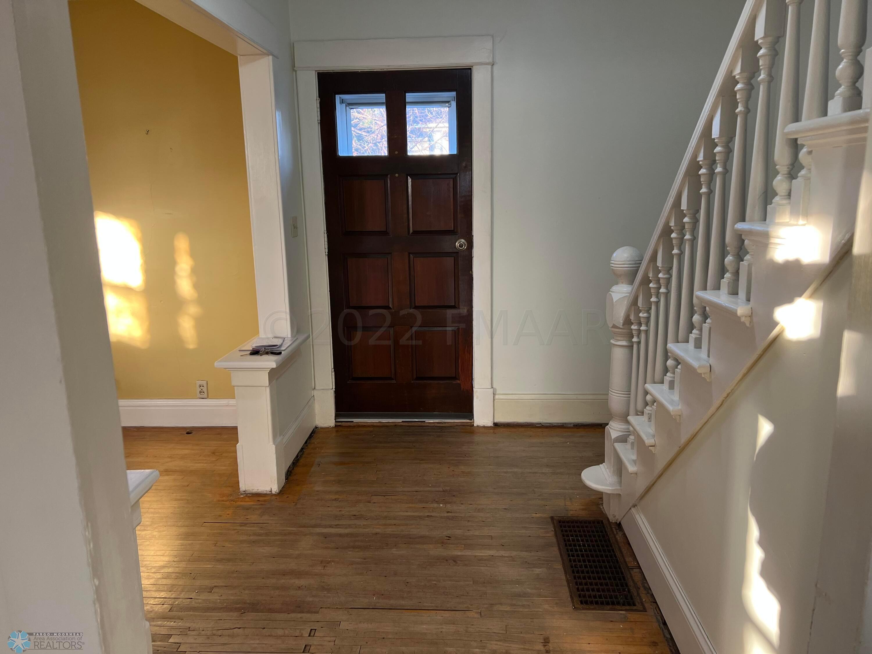 front entry toward front door