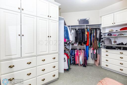 6010 SILVERLEAF Drive S, Fargo, ND 58104