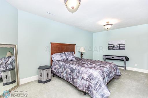 6010 SILVERLEAF Drive S, Fargo, ND 58104