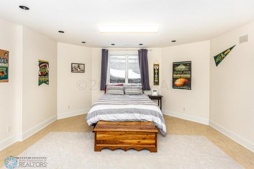 6010 SILVERLEAF Drive S, Fargo, ND 58104