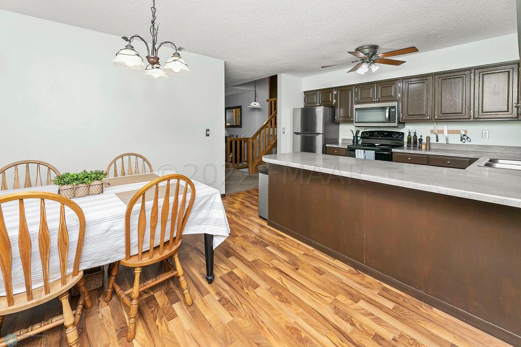 Dining & Kitchen