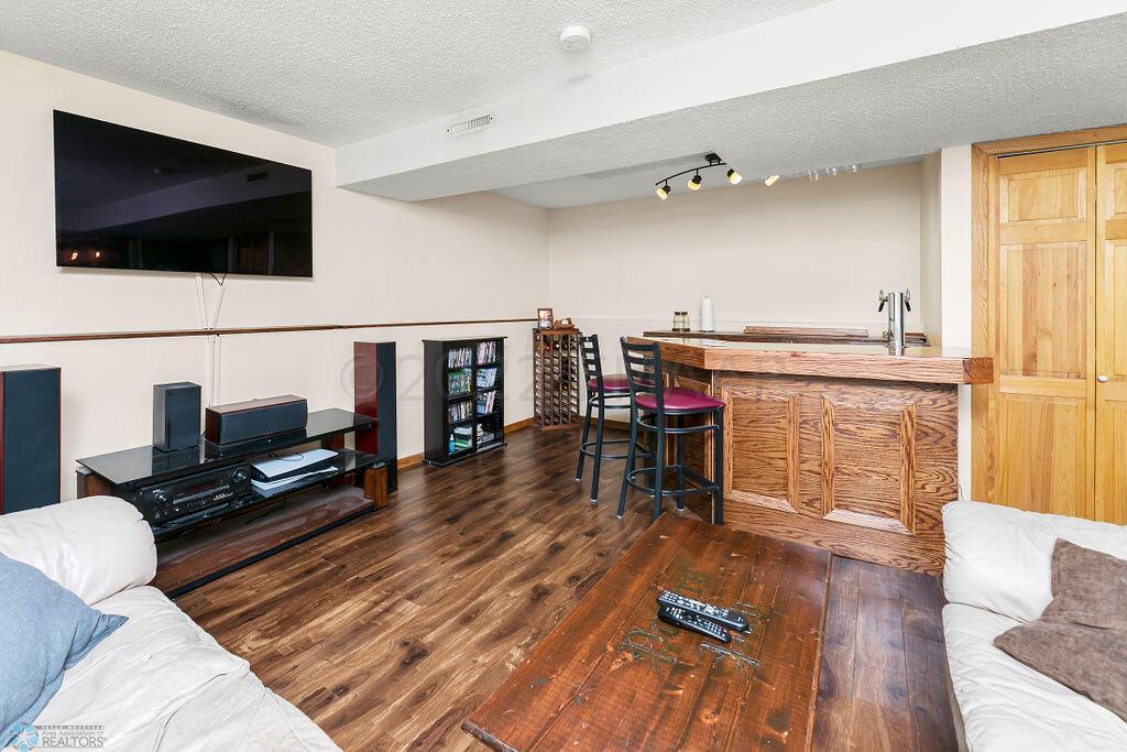 Family Room/Wet Bar