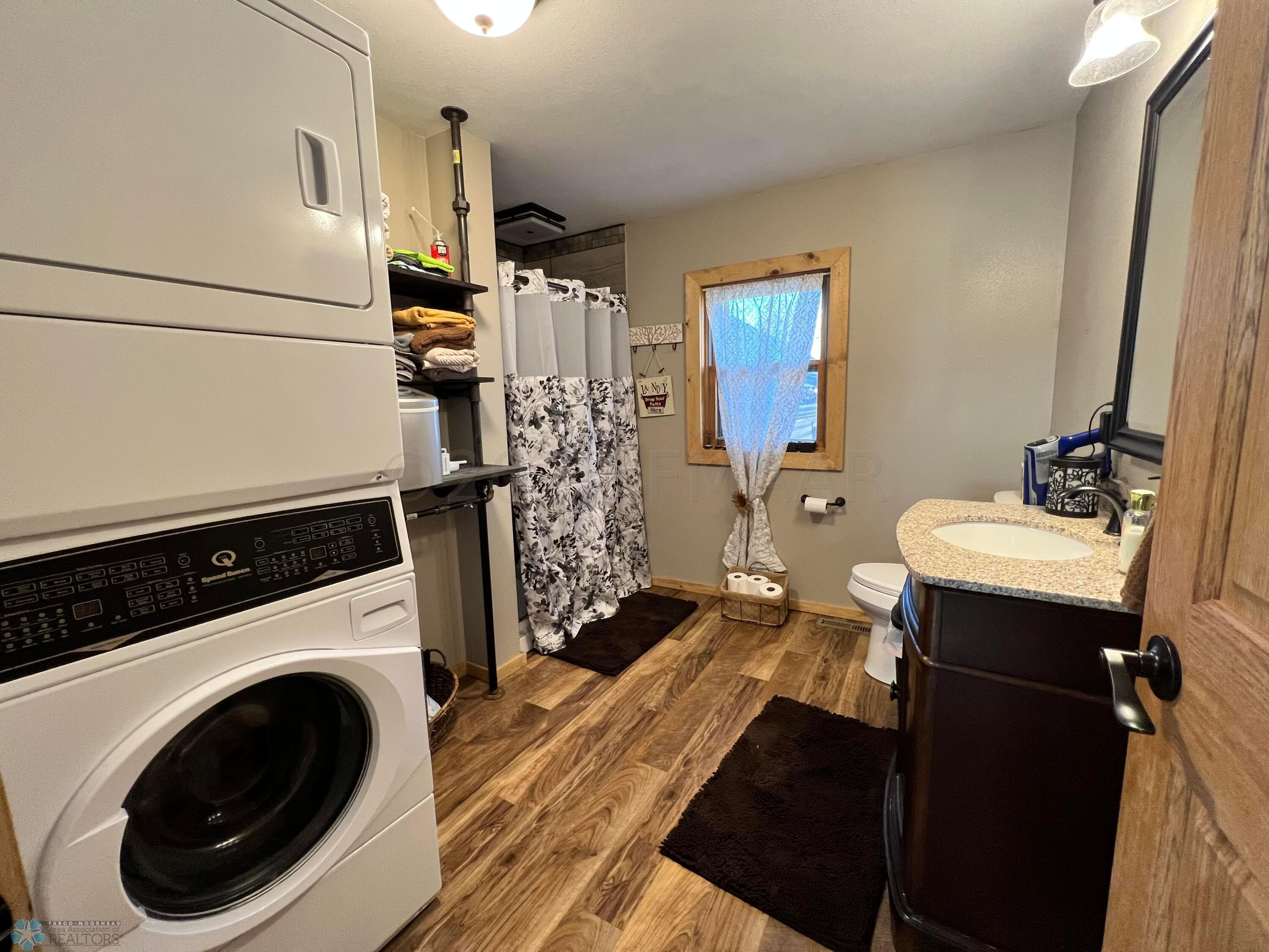 Bath/laundry
