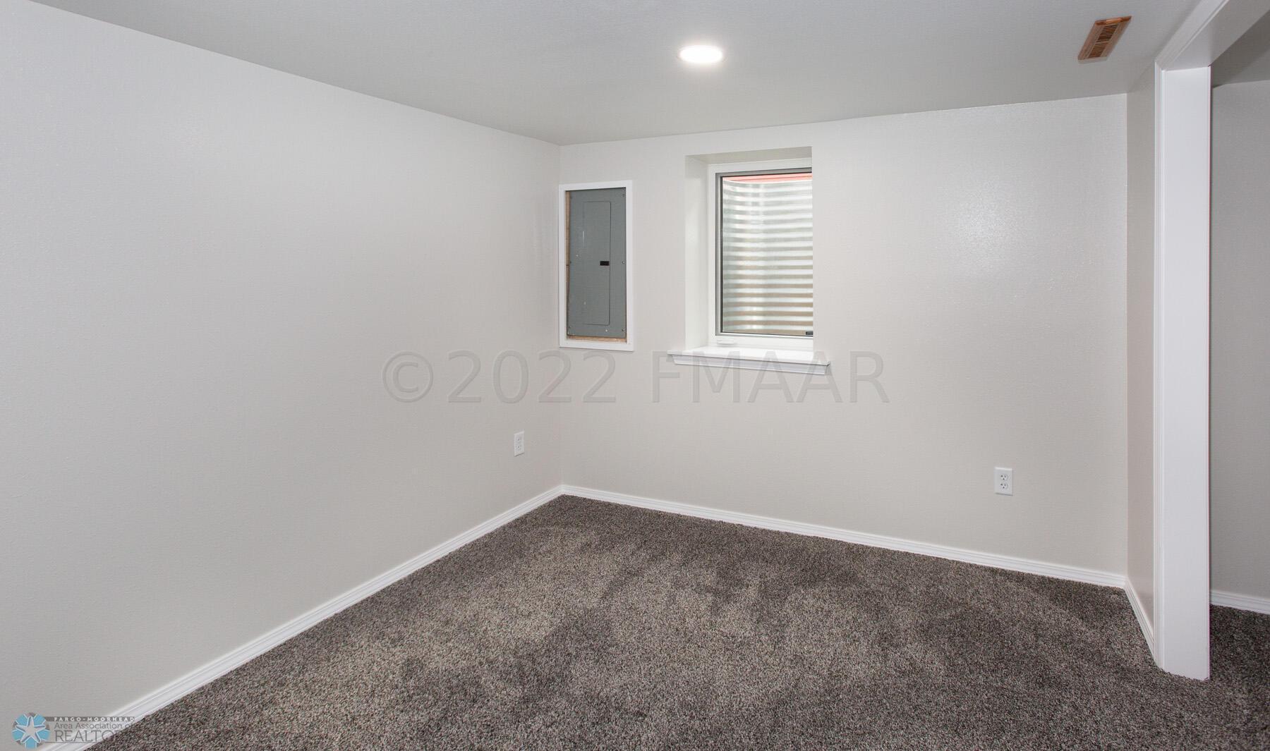 Basement Bedroom - 4th