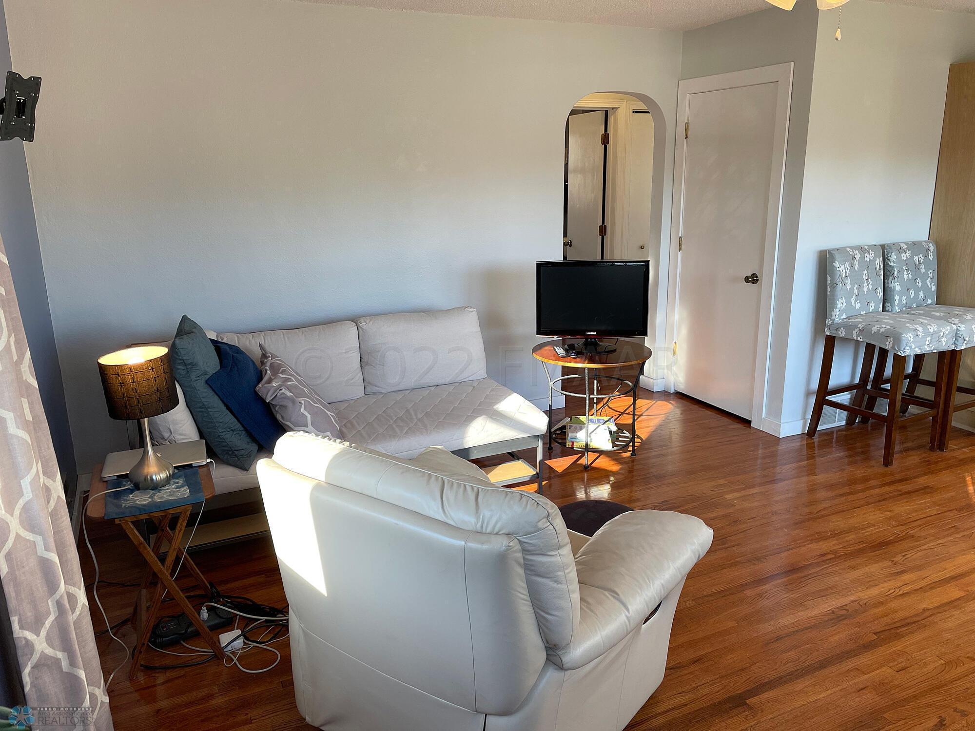 Living room with oak floor-view to arche