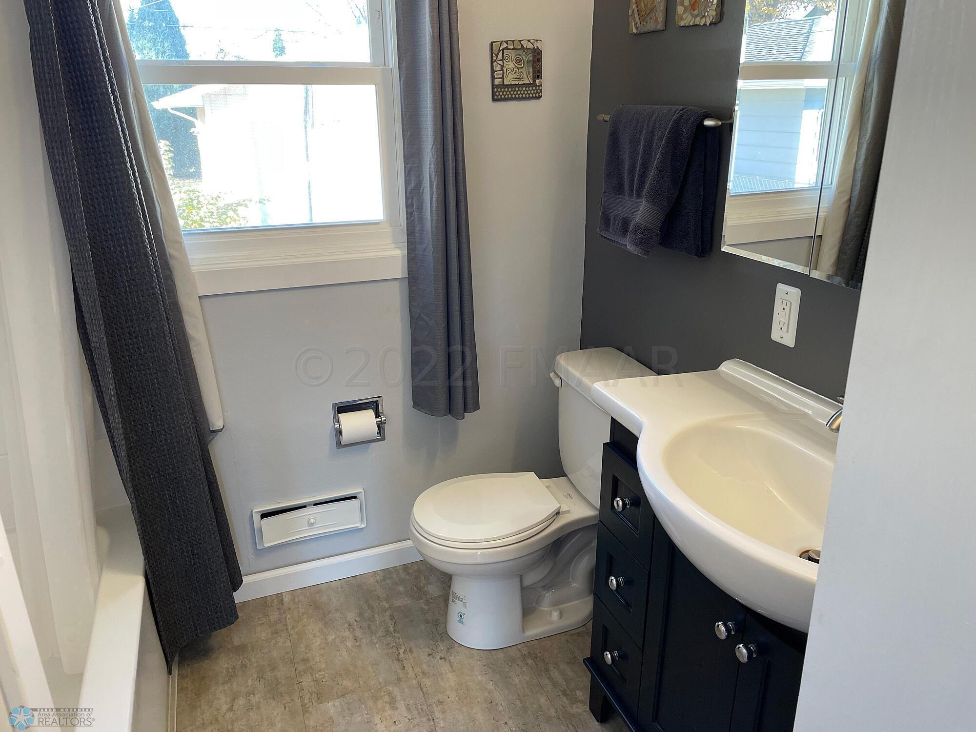 Updated full bath with tub:shower on mai