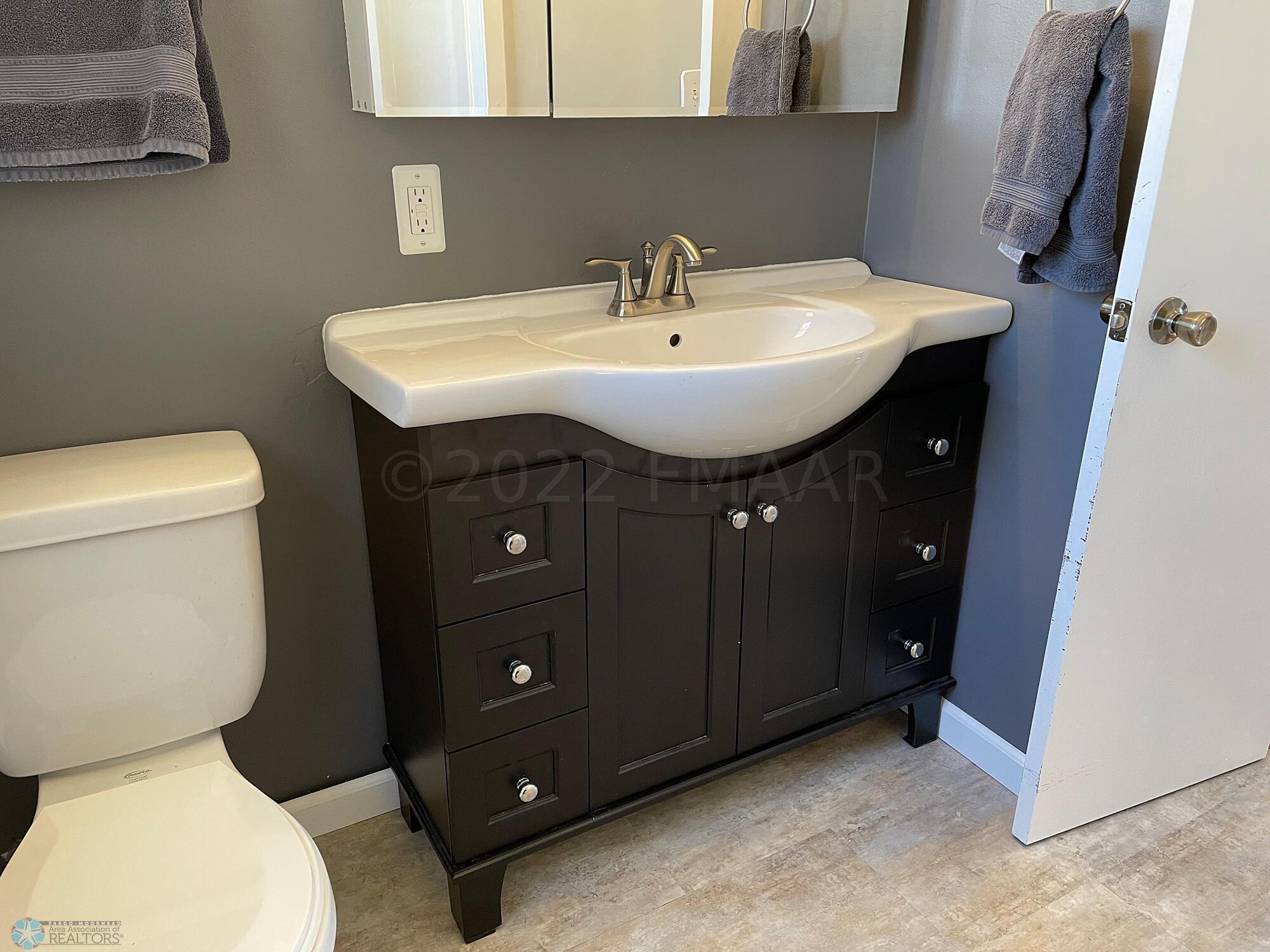 Updated main floor full bath.