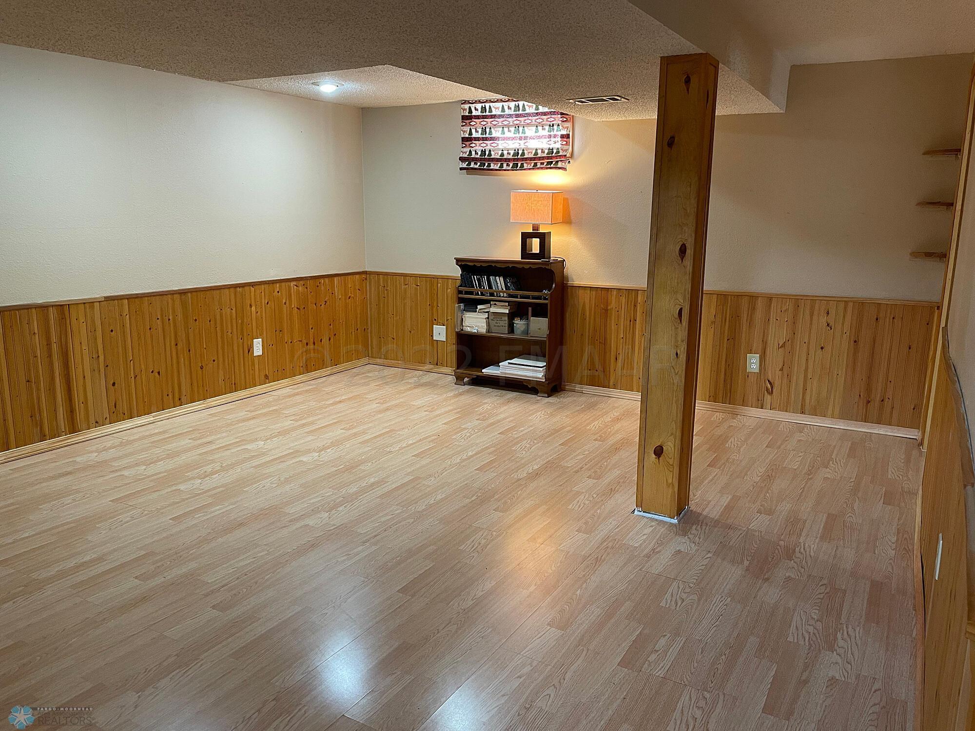 Family room. Laminate flooring 2018.