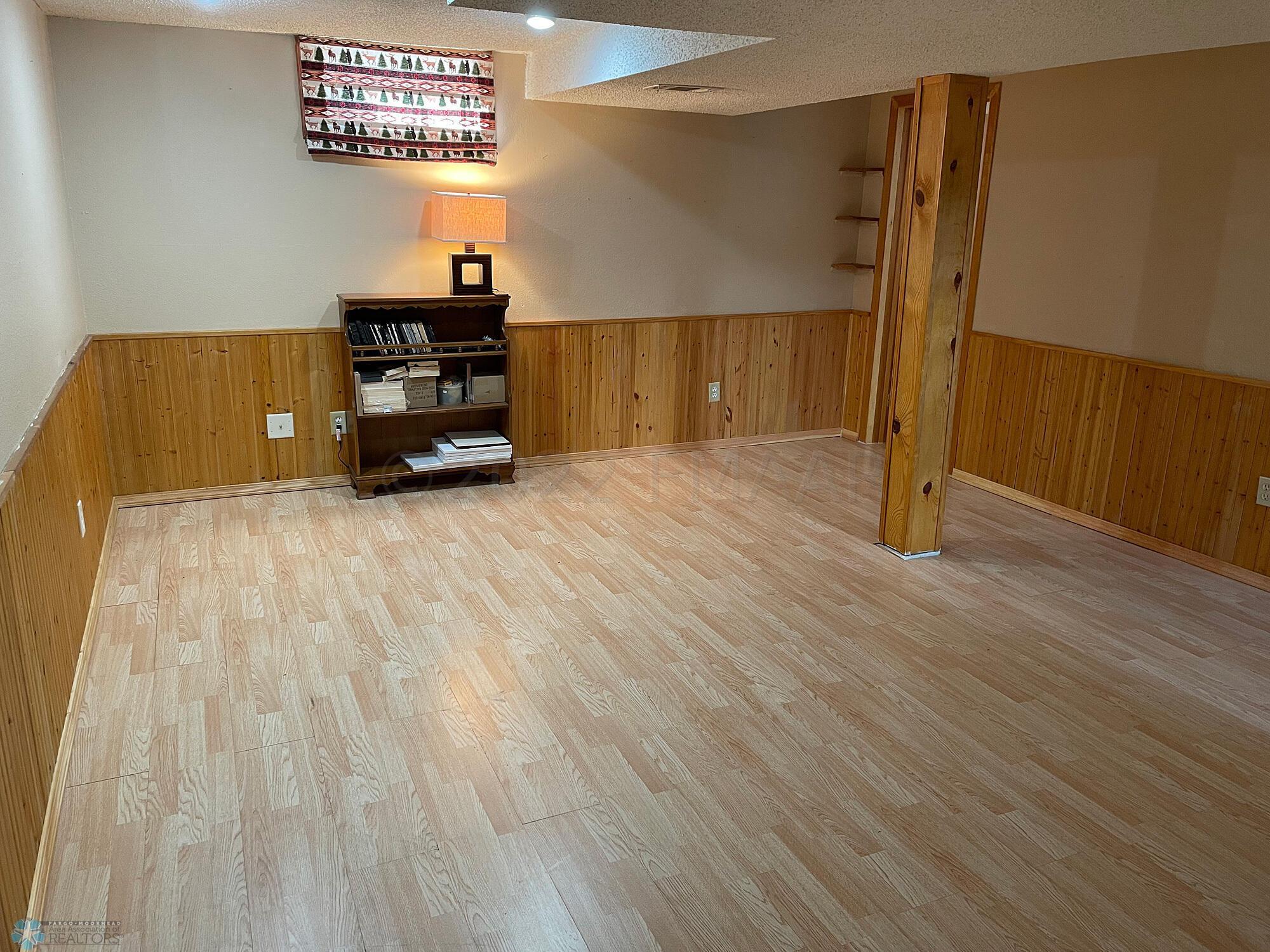 Family room. Laminate flooring 2018.